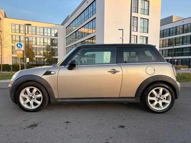 Mini Hatch view 11