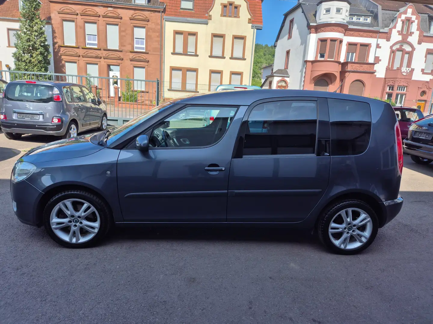 Skoda Roomster 1.6 16V " TÜV / AU neu " Grau - 1