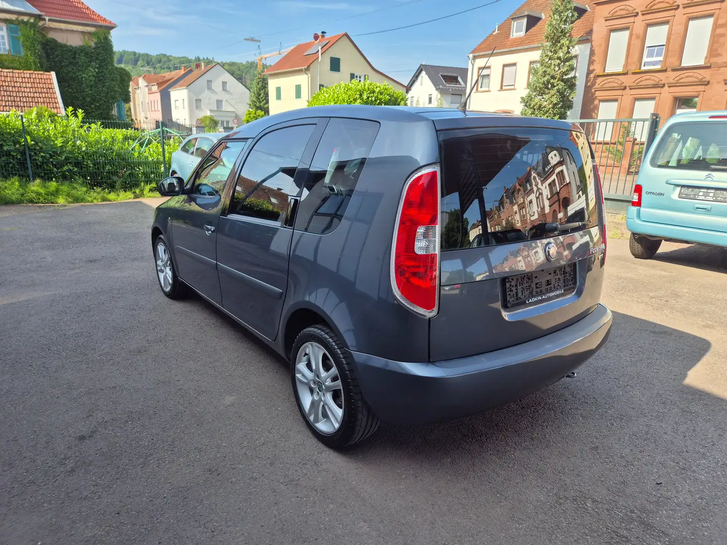 Skoda Roomster 1.6 16V " TÜV / AU neu " Grau - 2