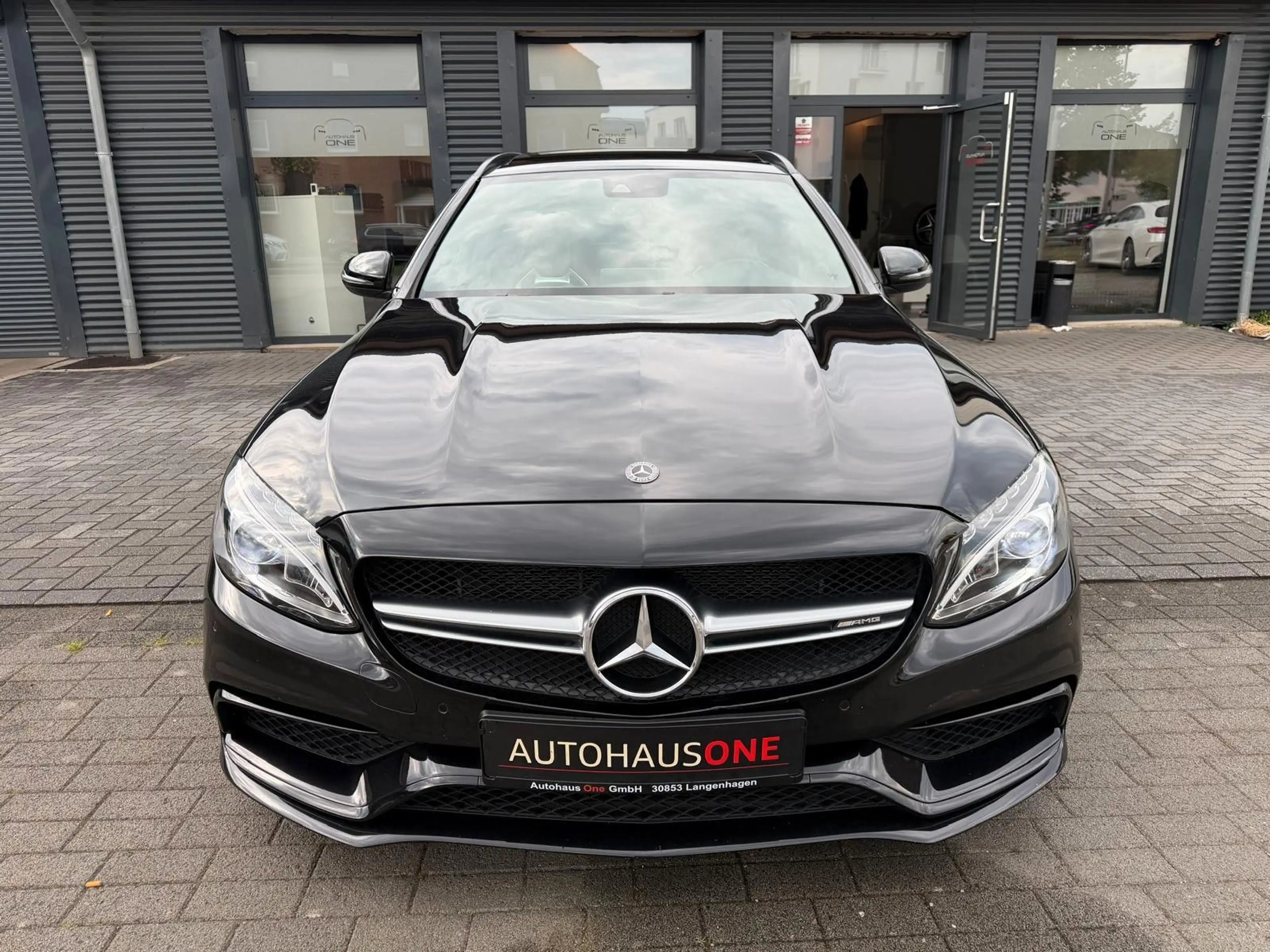 Mercedes-Benz C 63 AMG C 63S AMG P.AGA/SCHALENSITZE/PANO/KEYLESS — photo 4
