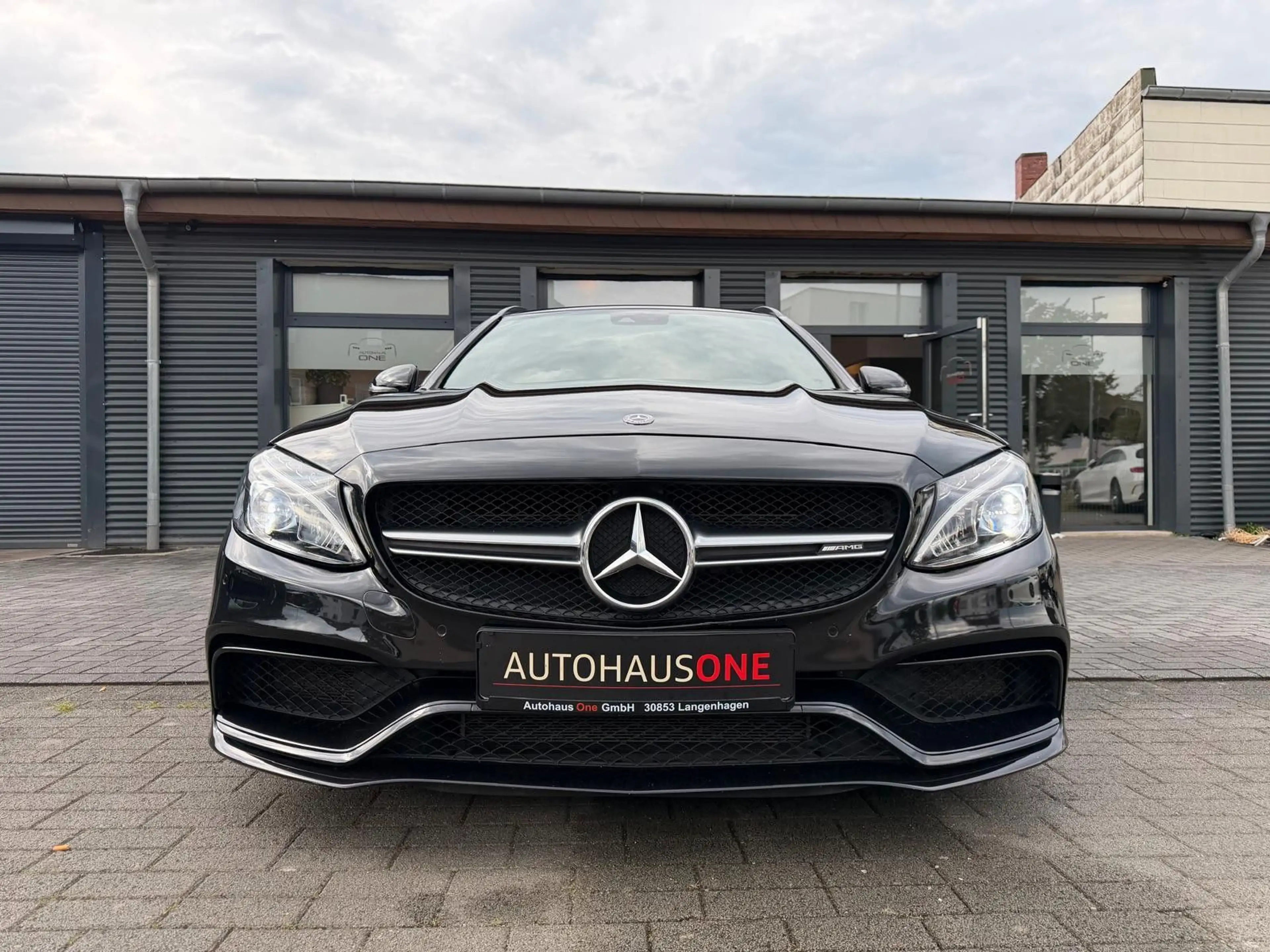 Mercedes-Benz C 63 AMG C 63S AMG P.AGA/SCHALENSITZE/PANO/KEYLESS — photo 3