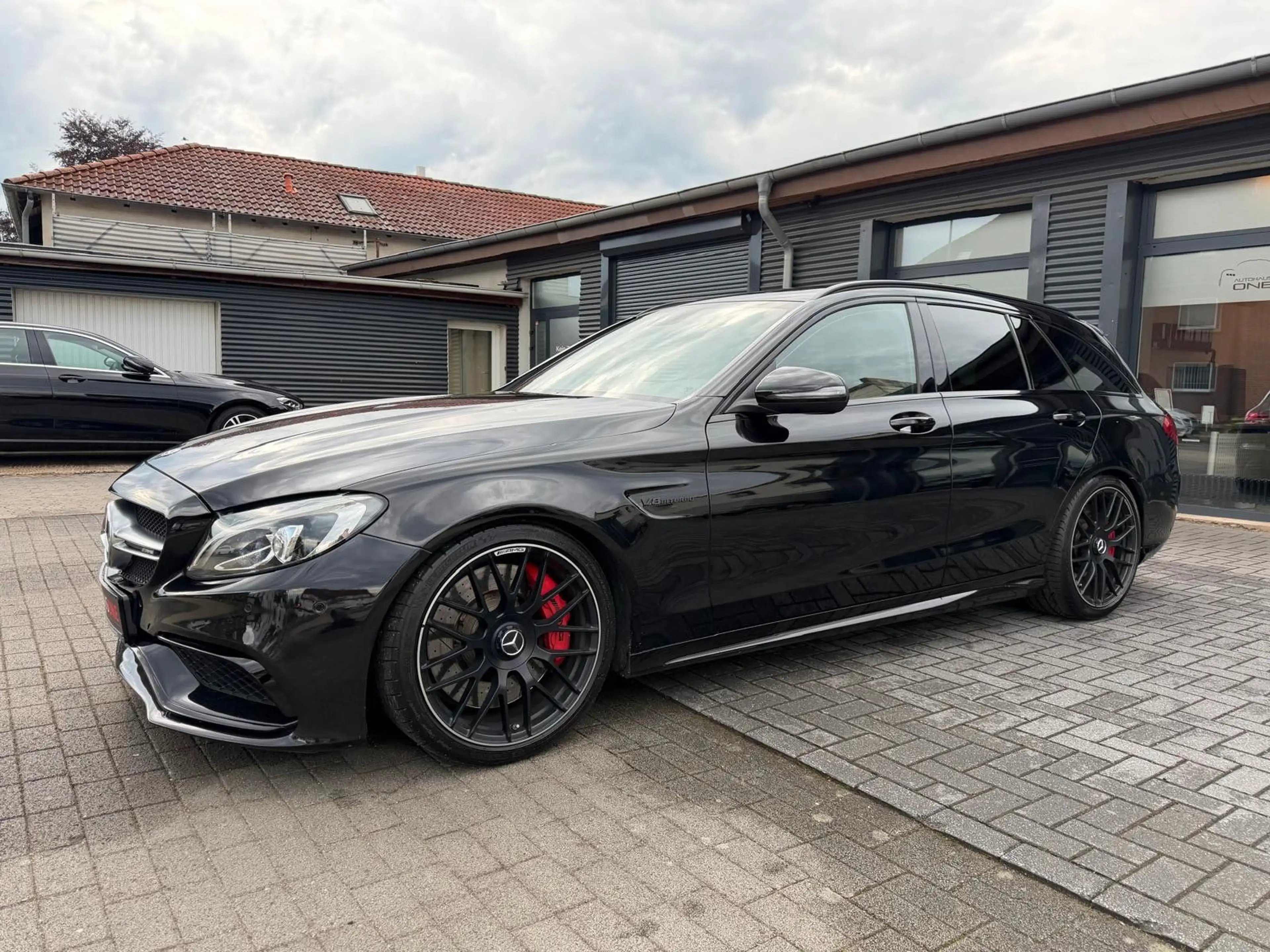 Mercedes-Benz C 63 AMG C 63S AMG P.AGA/SCHALENSITZE/PANO/KEYLESS — photo 2