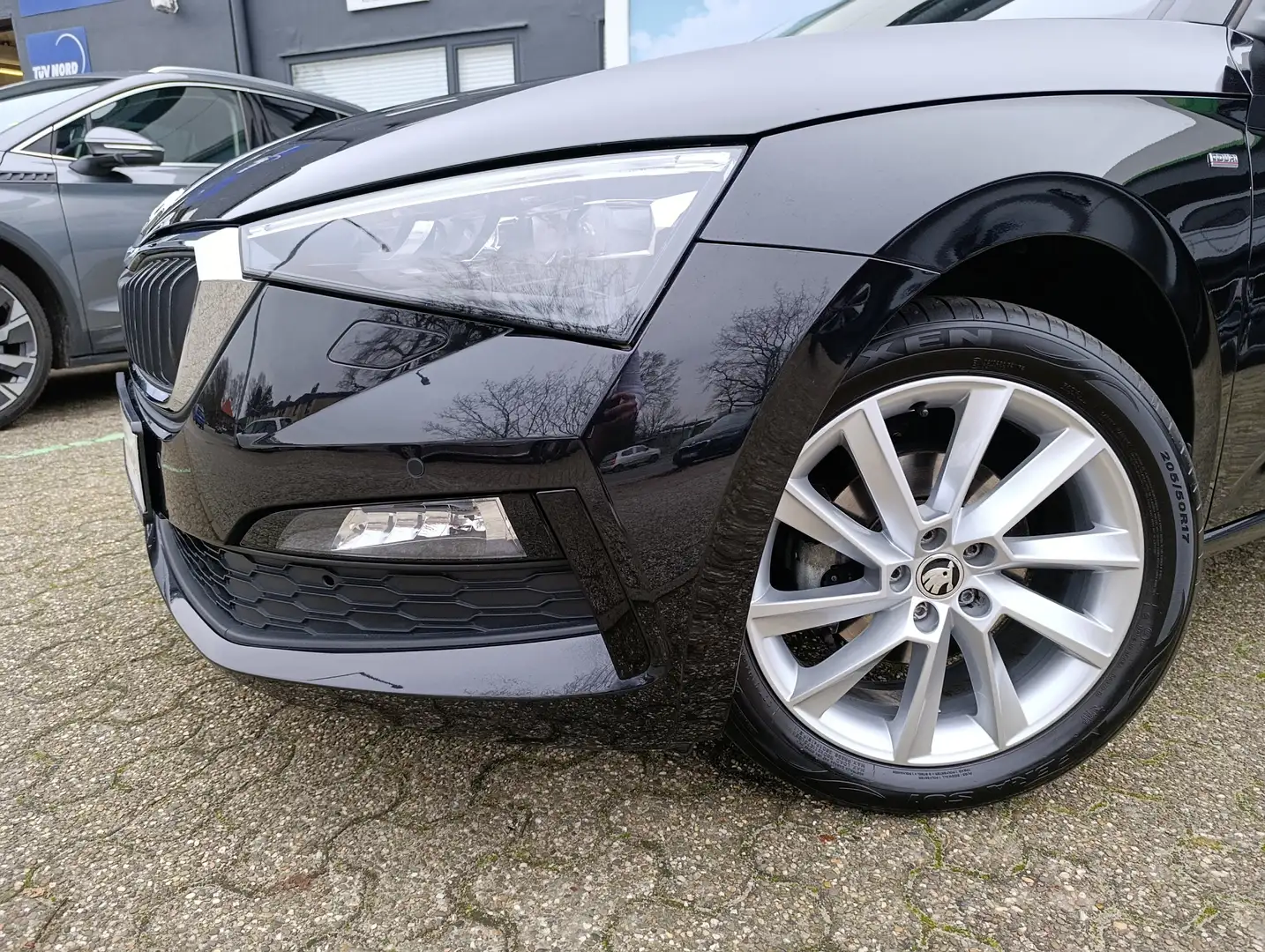 Skoda Scala 1.0 TSI Tour Schwarz - 2