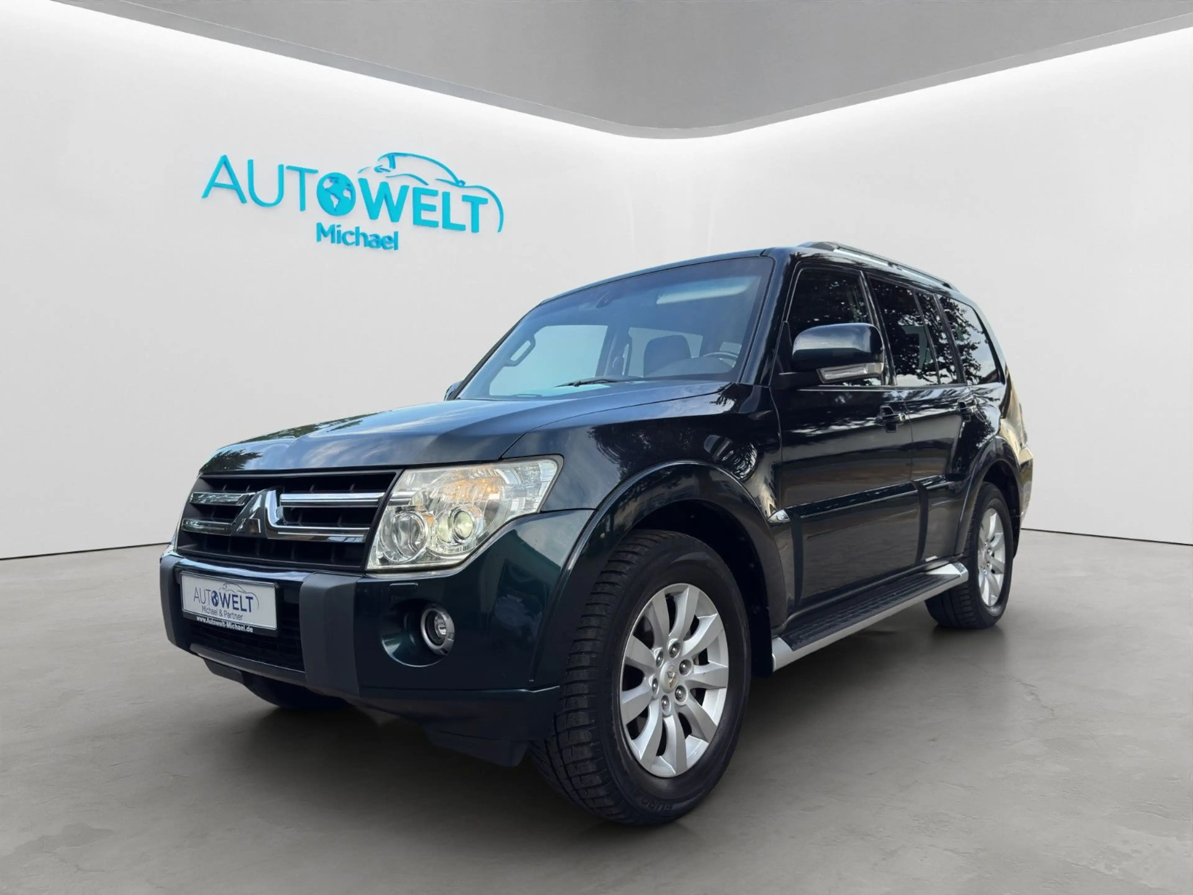 Mitsubishi Pajero 3.2 Aut. 4x4 7.Sitze SITZH KAM PANO AHK