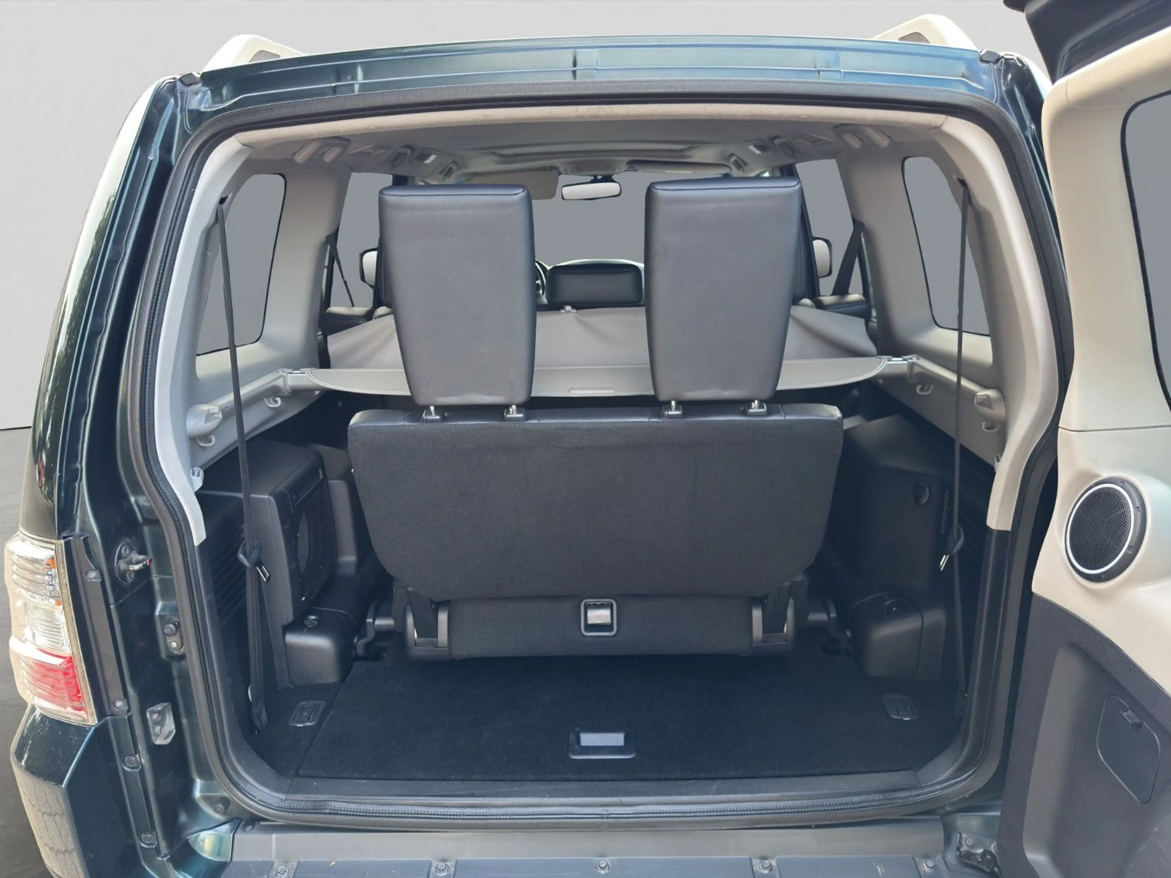 Mitsubishi Pajero 3.2 Aut. 4x4 7.Sitze SITZH KAM PANO AHK — photo 10