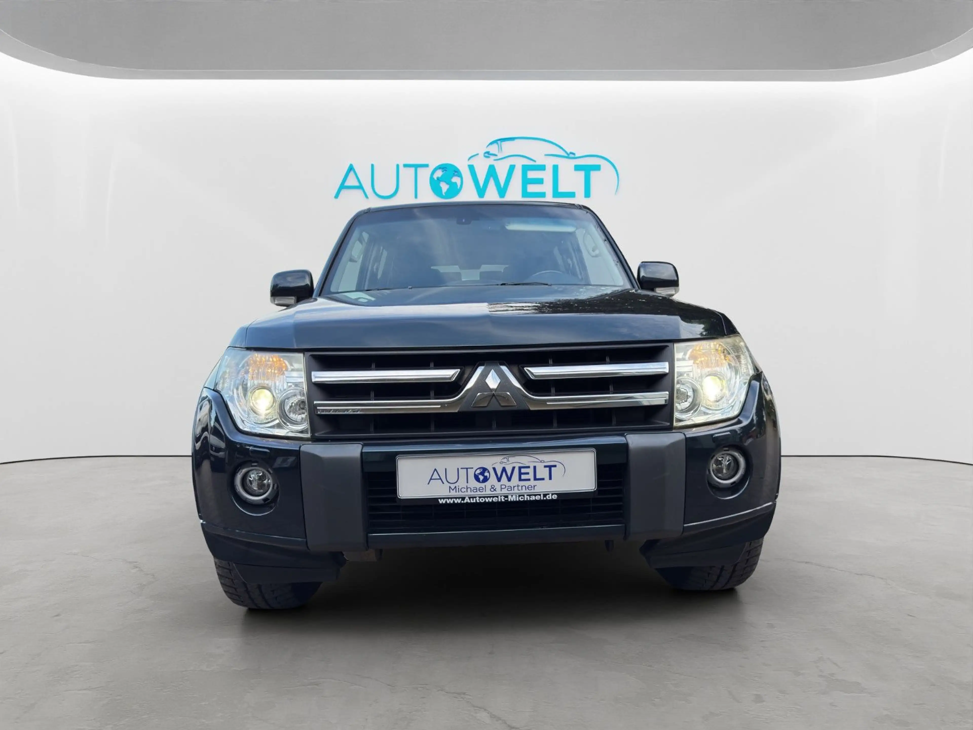 Mitsubishi Pajero 3.2 Aut. 4x4 7.Sitze SITZH KAM PANO AHK — photo 2