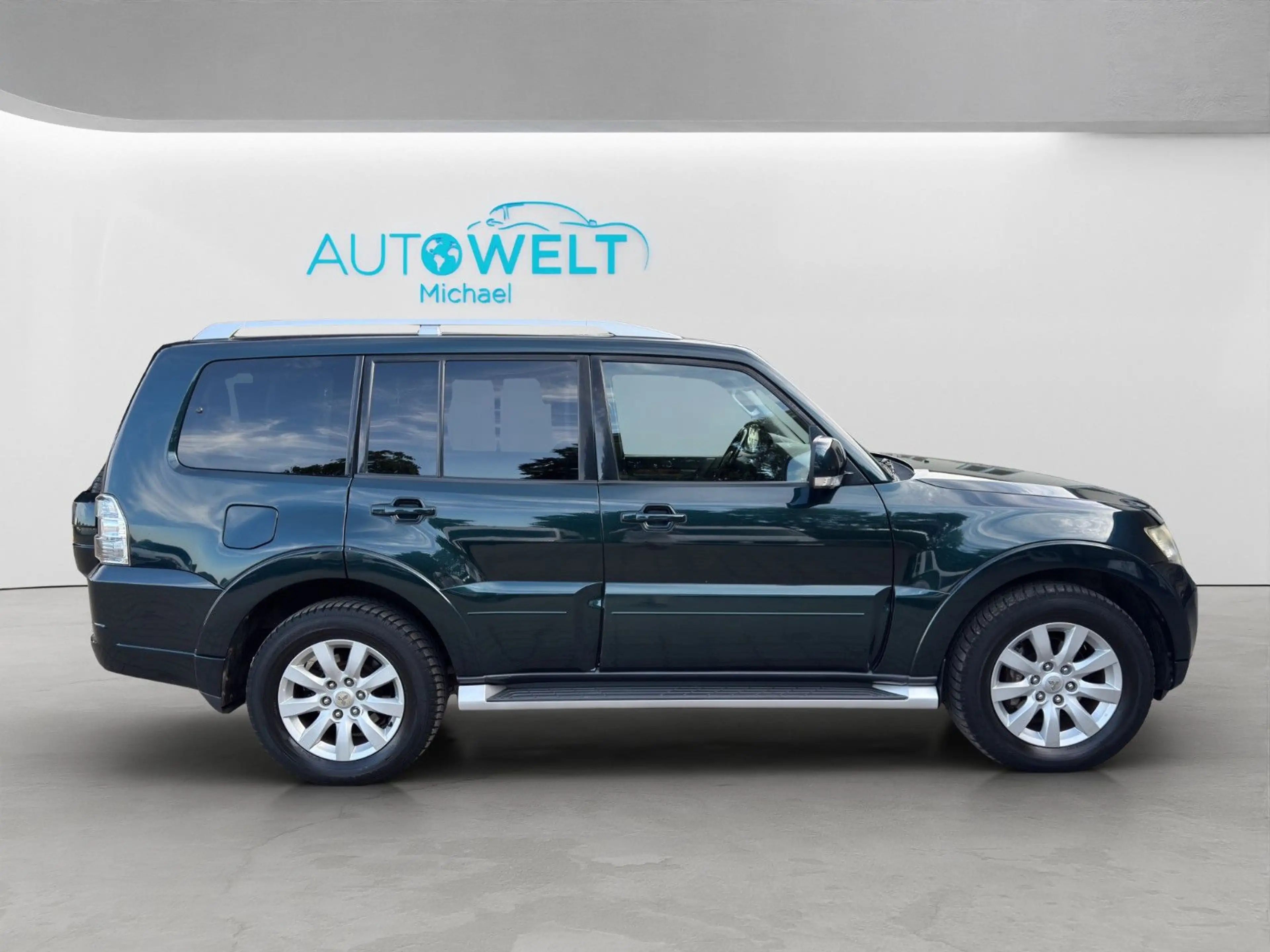Mitsubishi Pajero 3.2 Aut. 4x4 7.Sitze SITZH KAM PANO AHK — photo 4