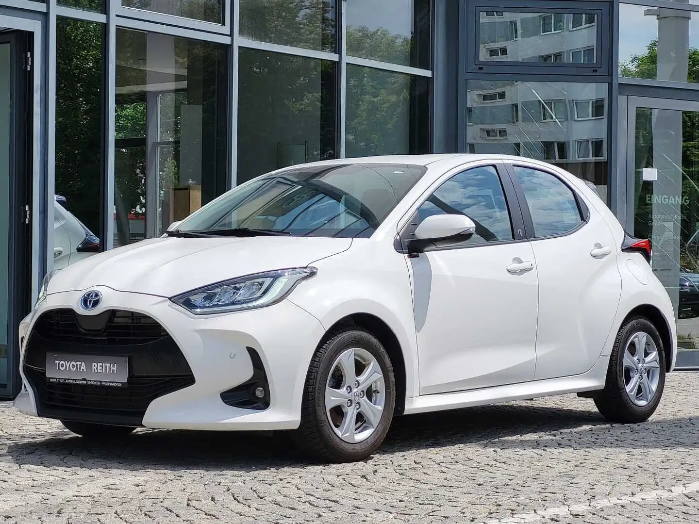 Toyota Yaris Hybrid 1.5 VVT-i Team Deutschland Technik Paket + White - 2