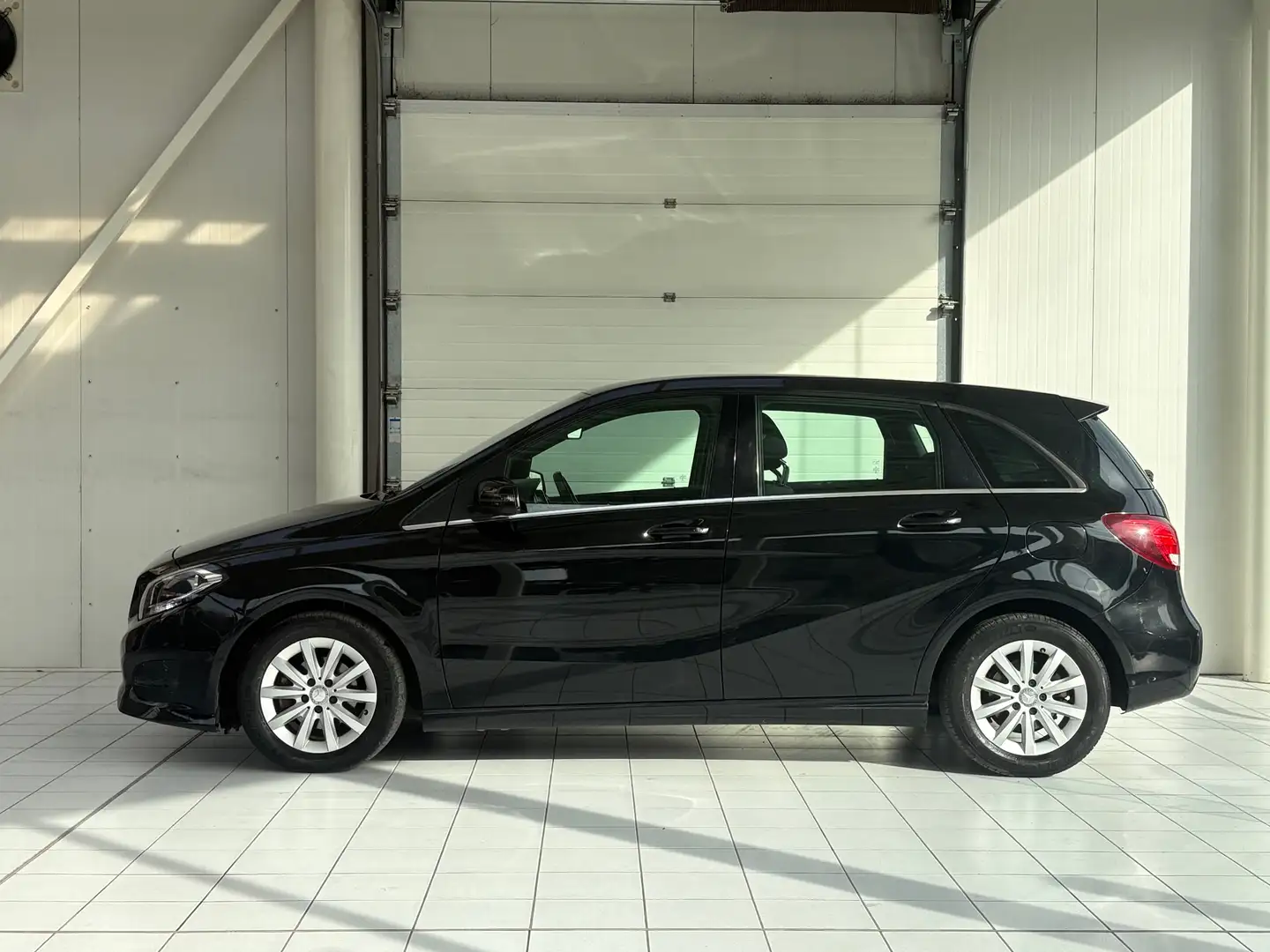 Mercedes-Benz B 180 CDI * AUTO * GPS * CAMERA * JANTES * EURO 6 * Noir - 2