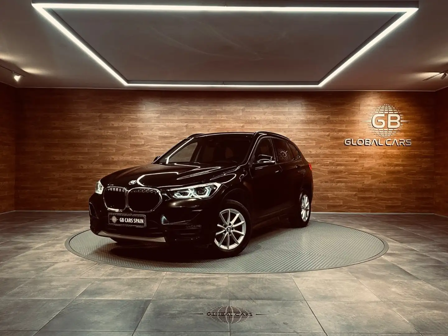 BMW X1 sDrive18d Noir - 1