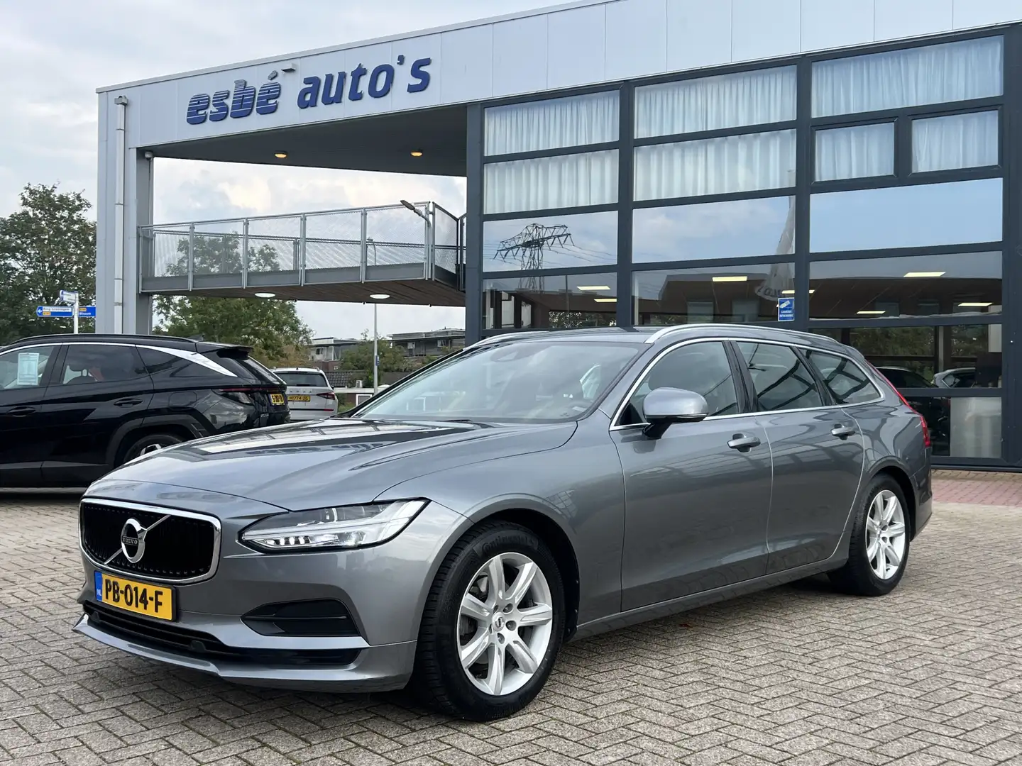 Volvo V90 2.0 D4 190 pk Momentum Trekhaak Leer Navi Stoelver Gris - 1