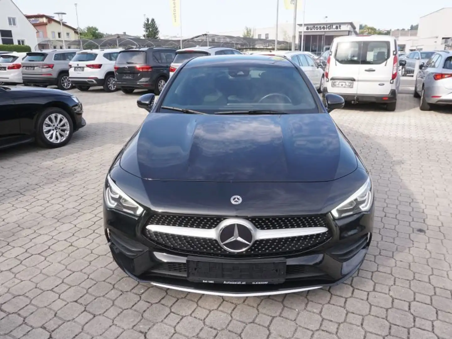Mercedes-Benz CLA 200 d Shooting Brake Aut. *AMG-SPORTPAKET* Schwarz - 2