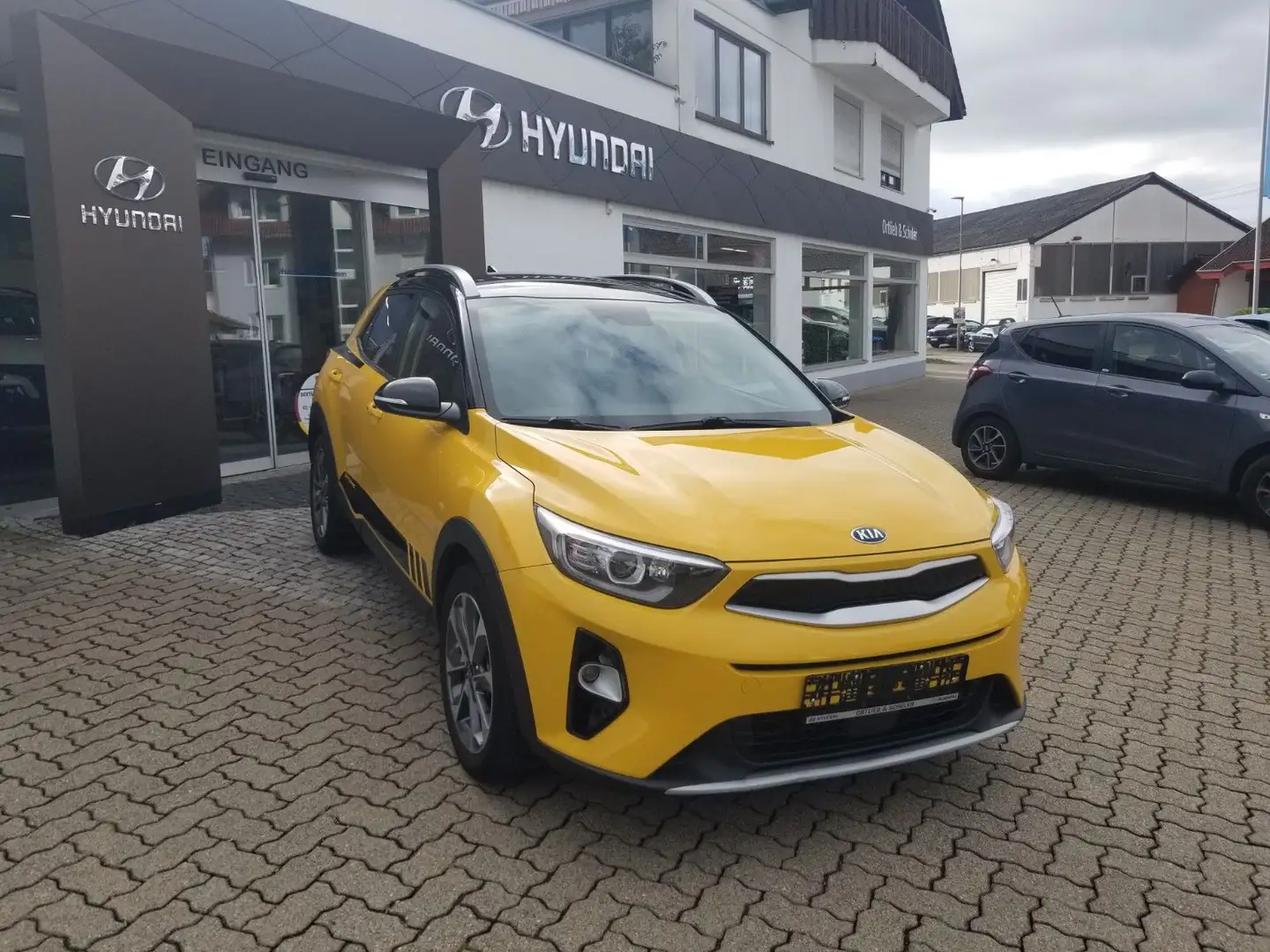 Kia Stonic 1.0T-GDi DCT Spirit Gelb - 1