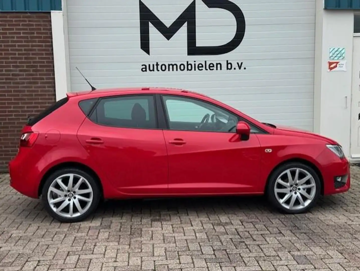 SEAT Ibiza 1.2 TSI FR - 1e eigenaar -LED-Navi-PDC-Climate Rouge - 2