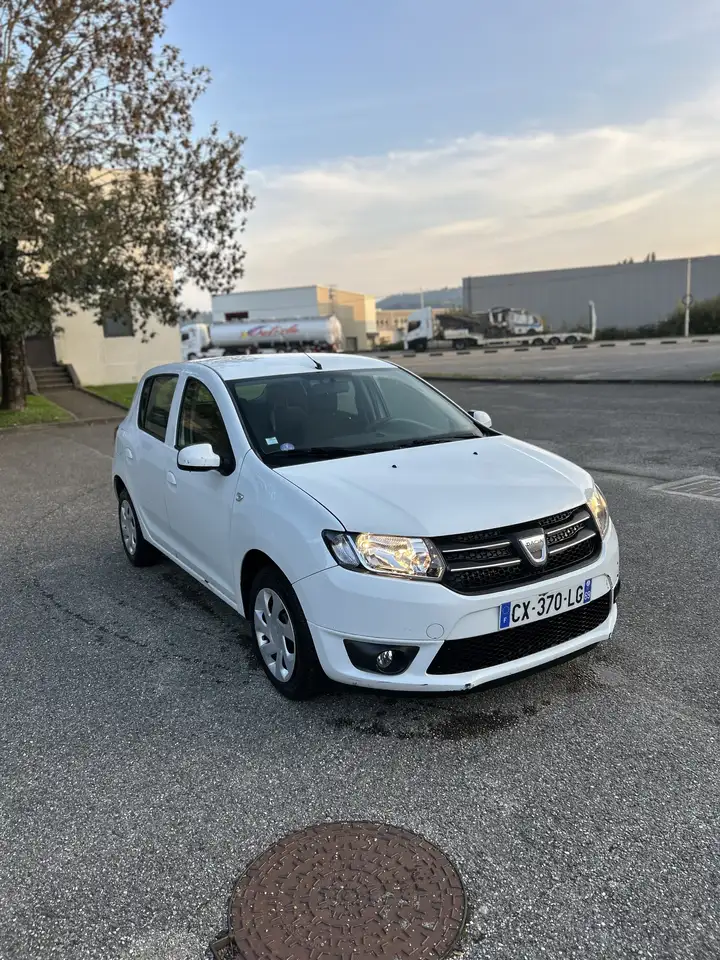 Dacia Sandero 1.2 16V 75 LaurÃ©ate