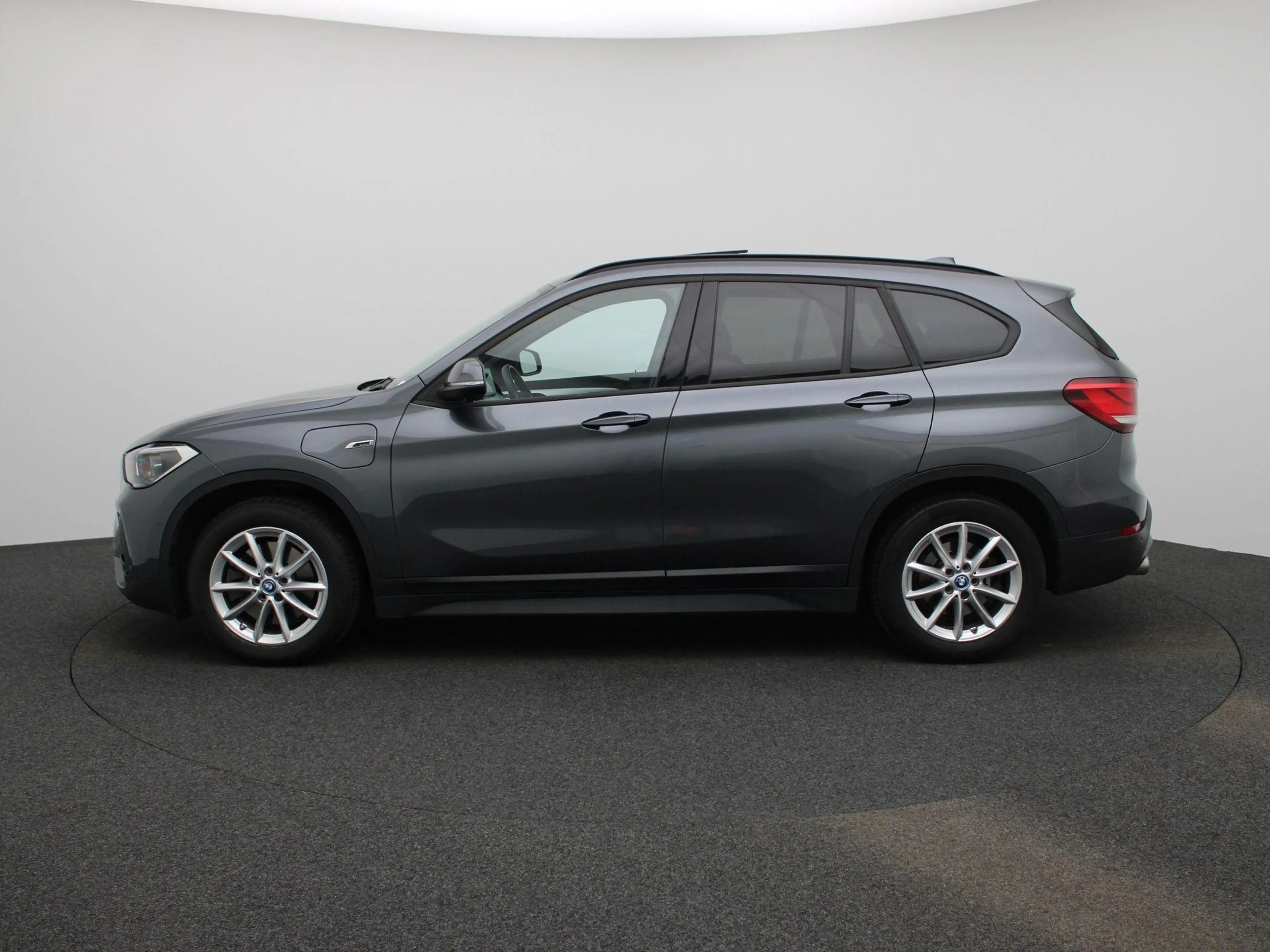 BMW X1 xDrive25e | PANORAMA-SCHUIFDAK | HEAD-UP | LEER | — photo 4