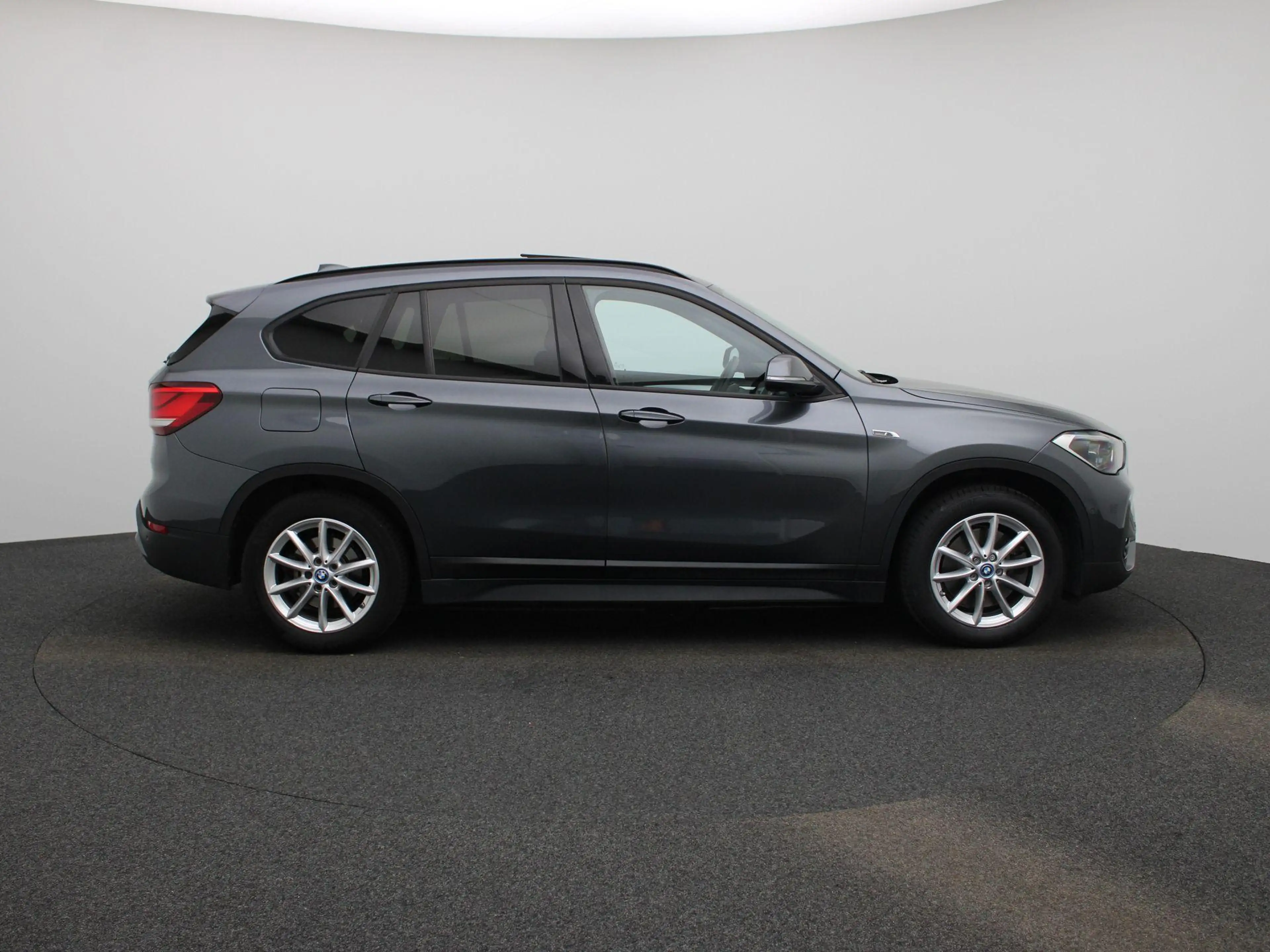 BMW X1 xDrive25e | PANORAMA-SCHUIFDAK | HEAD-UP | LEER | — photo 6