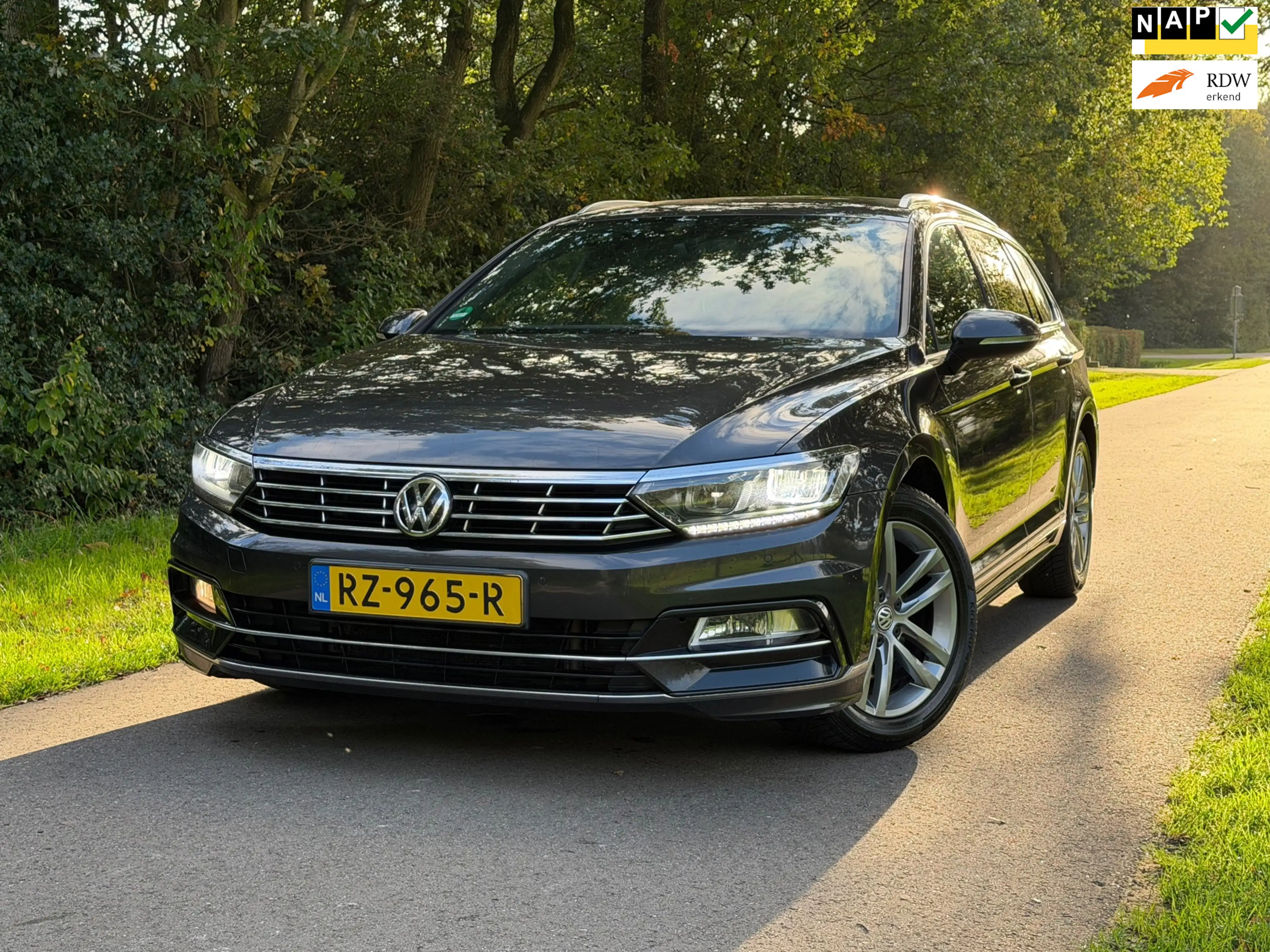 Volkswagen Passat Variant 1.6 TDI Highline Business R | Navi + Cruise contro
