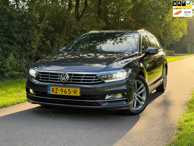 Volkswagen Passat Variant 1.6 TDI Highline Business R | Navi + Cruise contro