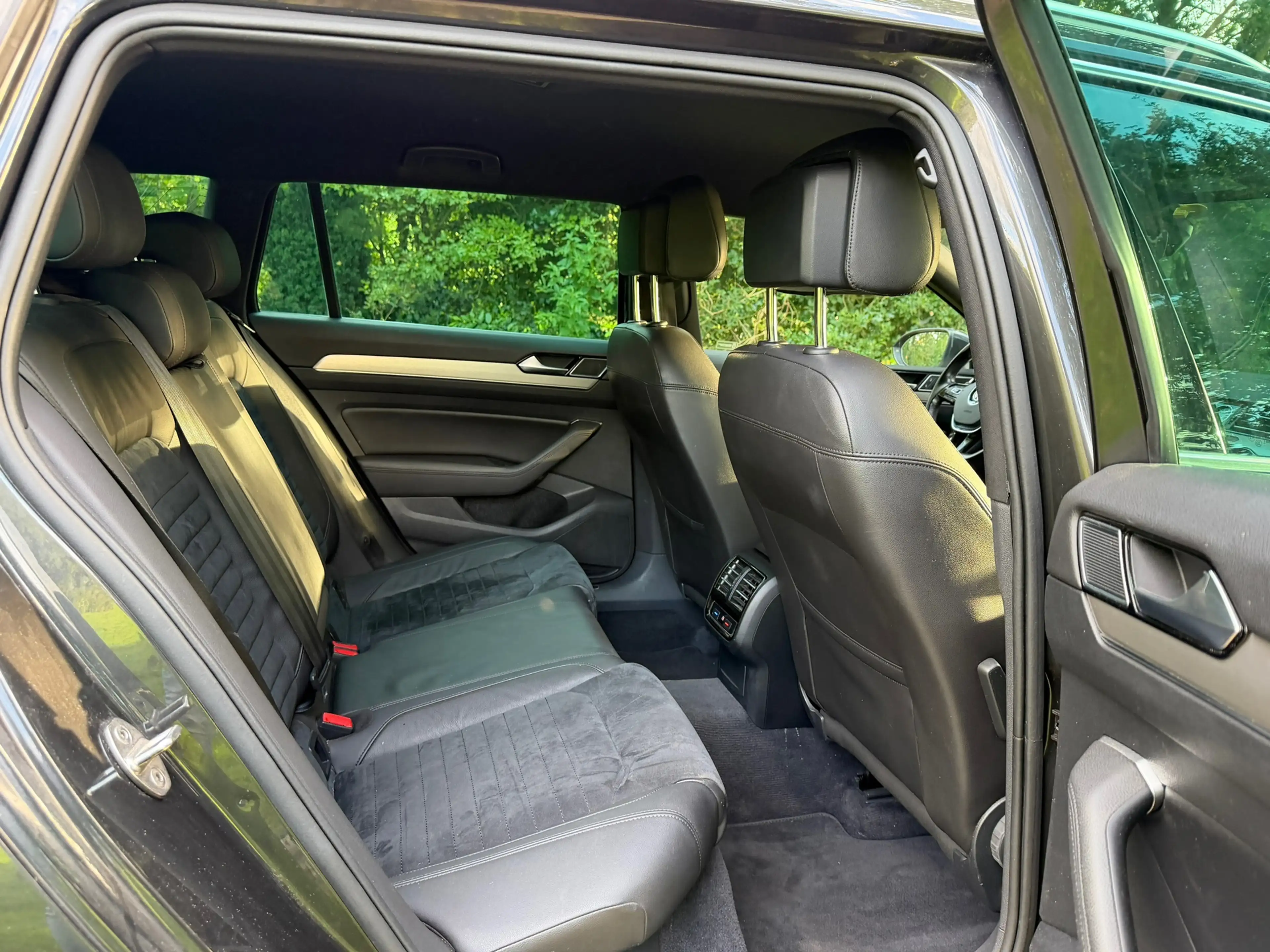 Volkswagen Passat Variant 1.6 TDI Highline Business R | Navi + Cruise contro — photo 10