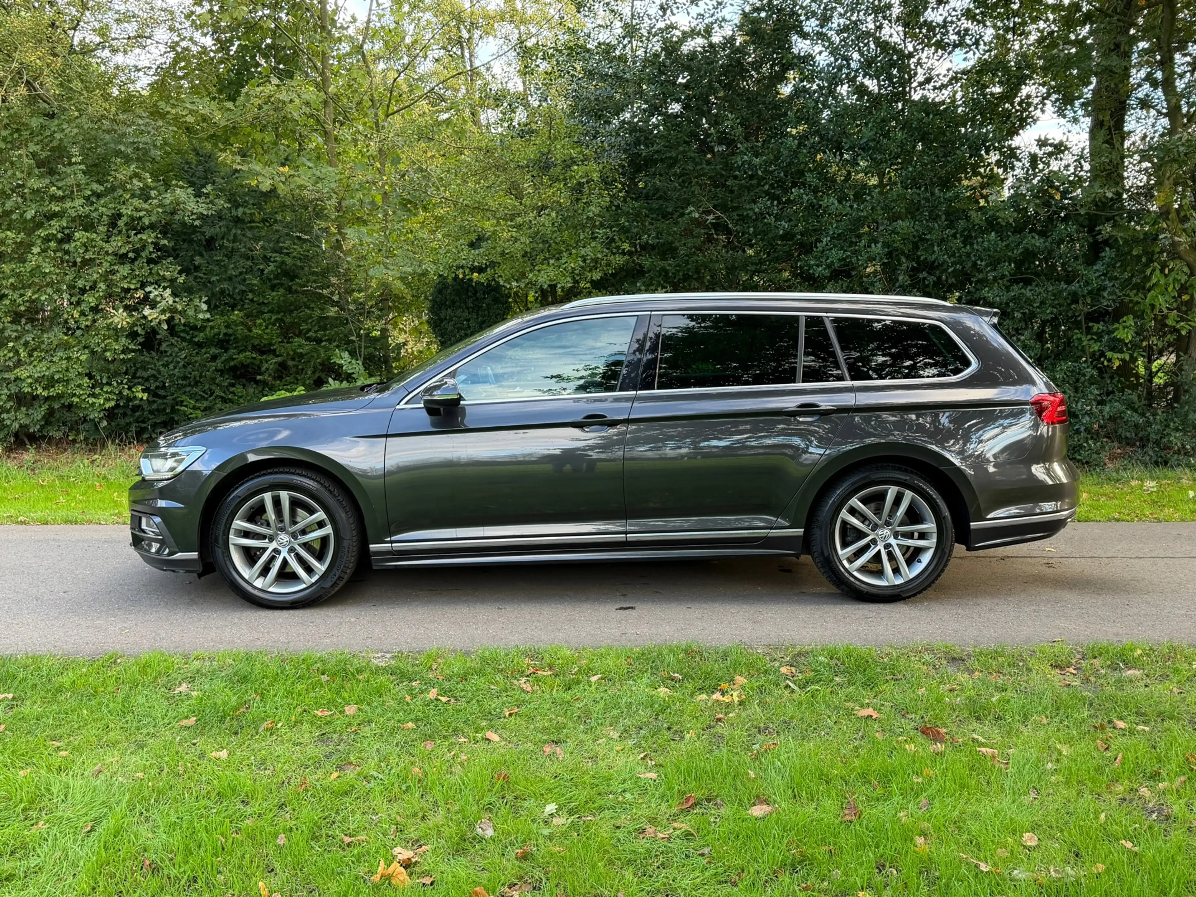 Volkswagen Passat Variant 1.6 TDI Highline Business R | Navi + Cruise contro — photo 2