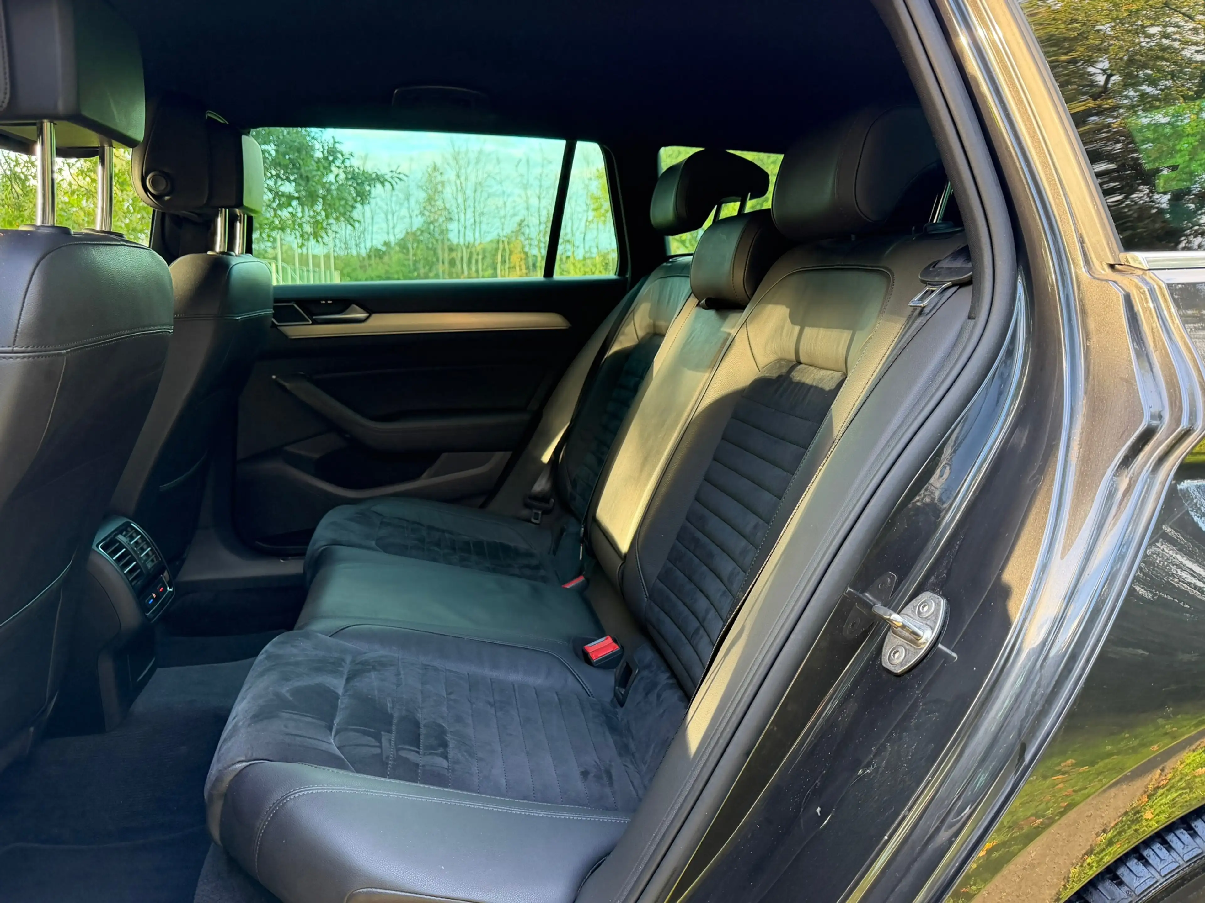 Volkswagen Passat Variant 1.6 TDI Highline Business R | Navi + Cruise contro — photo 15