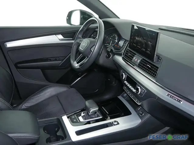Audi Q5 view 5