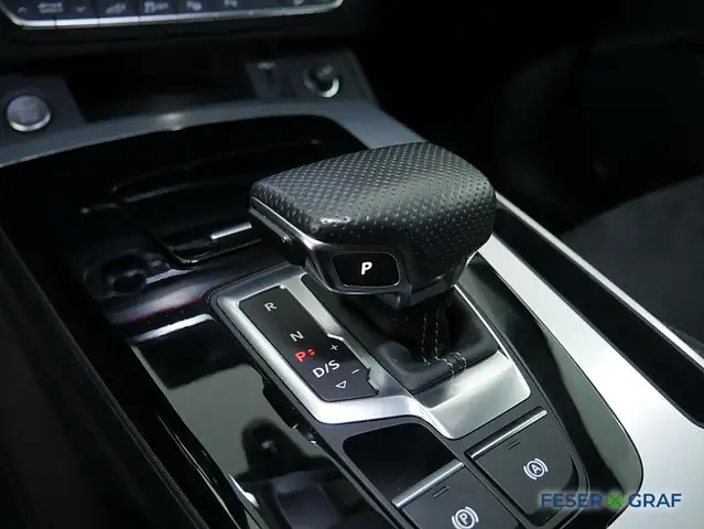 Audi Q5 view 9