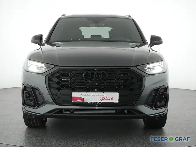 Audi Q5 view 12