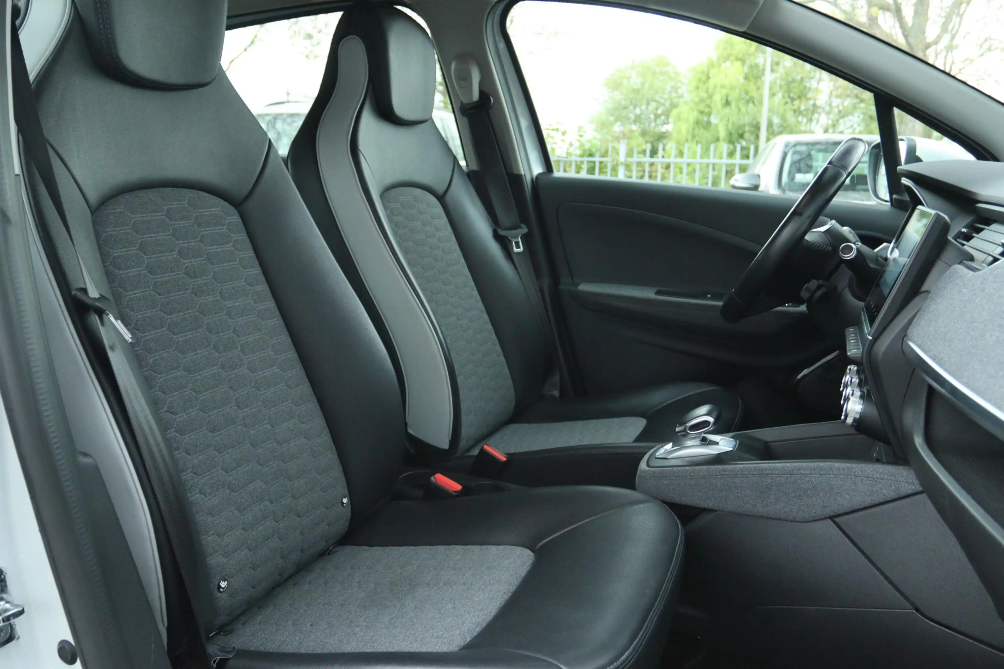 Renault ZOE R135 INTENS 52KWH SOH 92.4% | KOOPACCU | CARPLAY | — photo 4