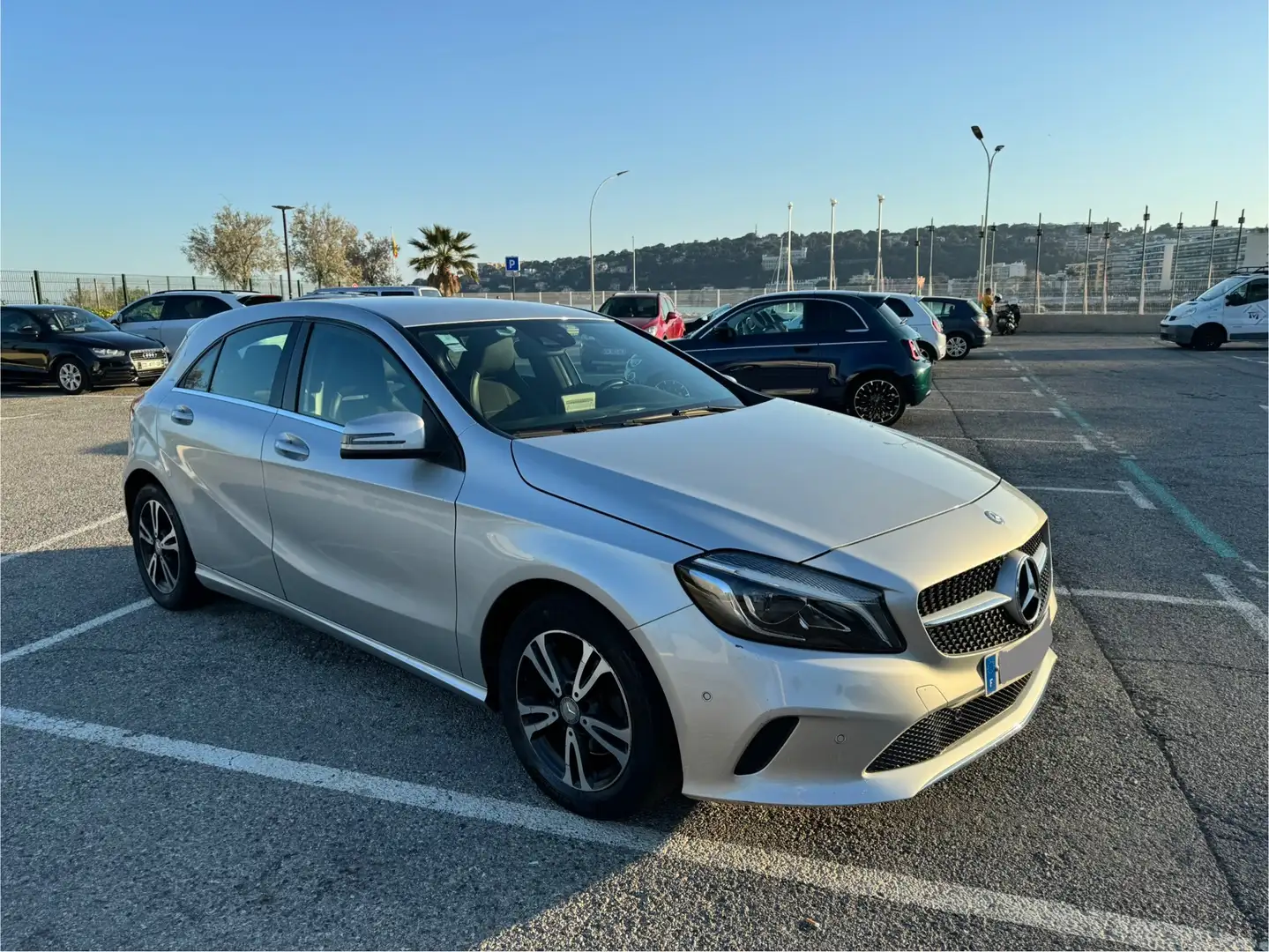 Mercedes-Benz A 220 Classe d 7G-DCT 4-Matic Inspiration Gris - 2