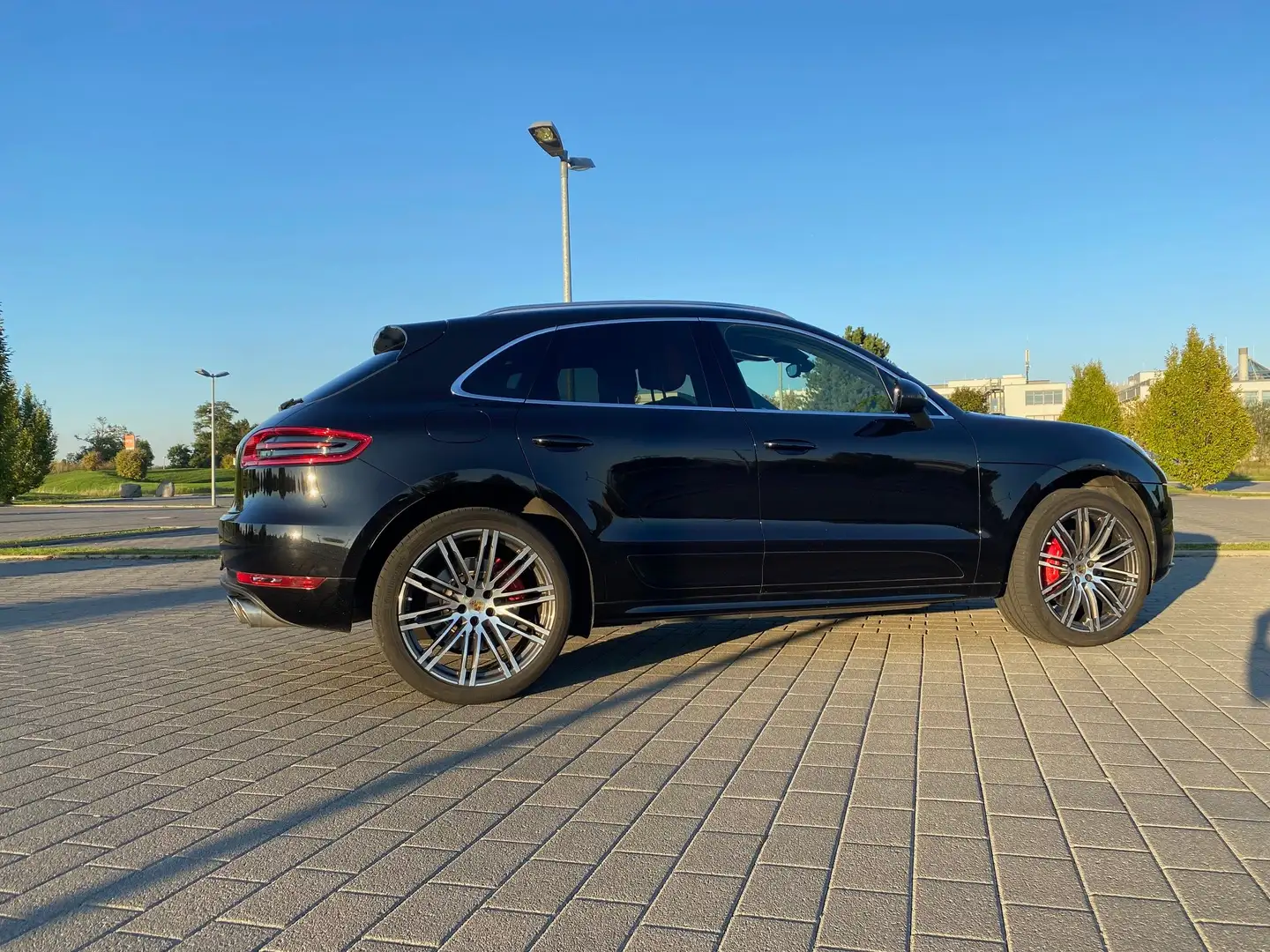 Porsche Macan Turbo-Pano-Sportabgas - Porsche Approved Garantie Schwarz - 2