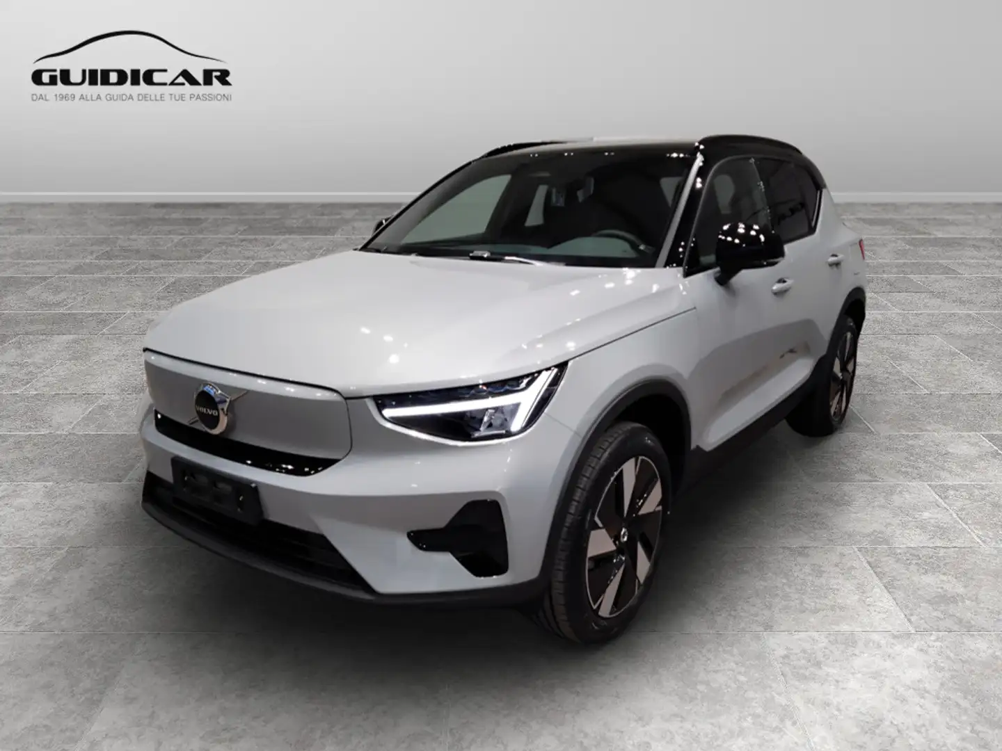 Volvo XC40 Core Single Motor Extended Range Grigio - 1
