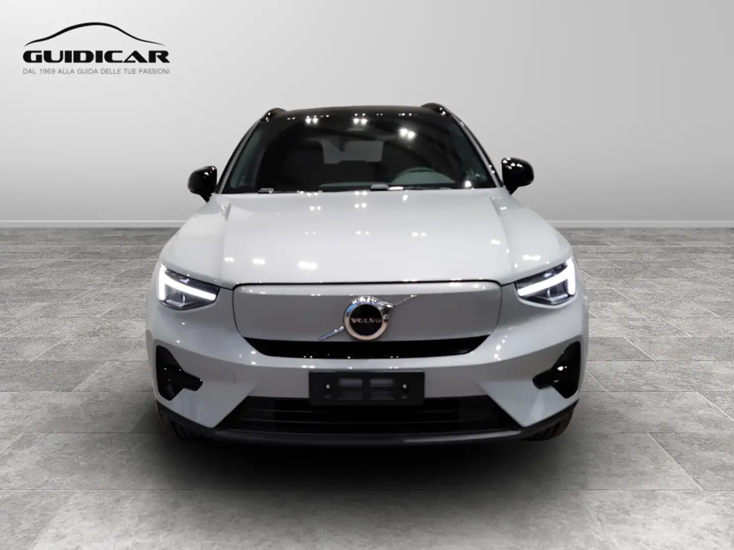 Volvo XC40 Core Single Motor Extended Range Grigio - 2