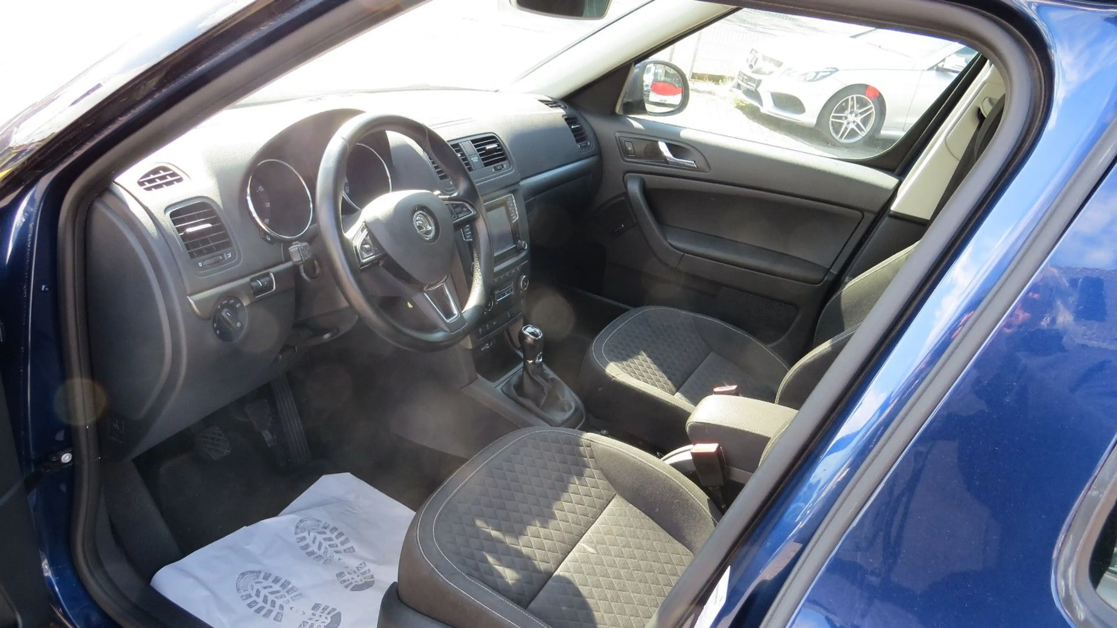 Skoda Yeti Drive*XENON*NAVI*TEMPOMAT* — photo 9