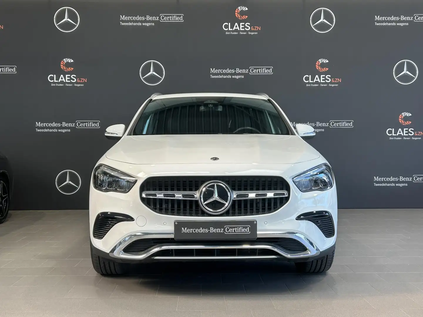 Mercedes-Benz GLA 180 Luxury Line DOS 8488 Weiß - 2
