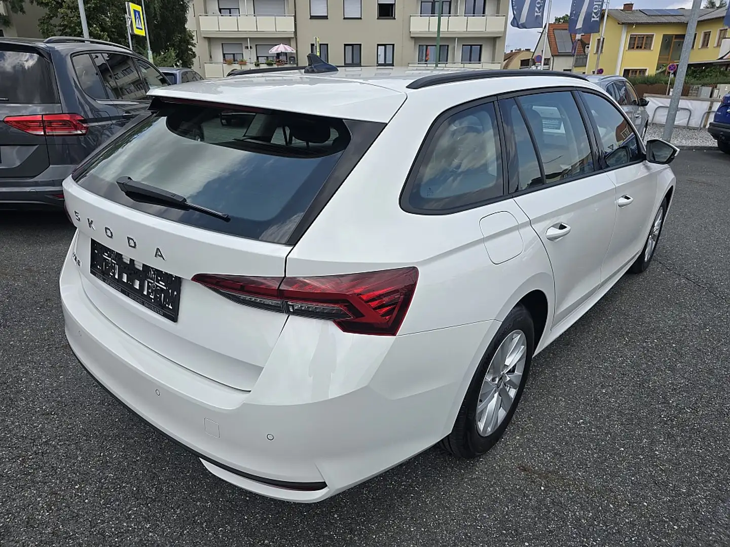 Skoda Octavia Kombi 2,0 TDI Selection Weiß - 2