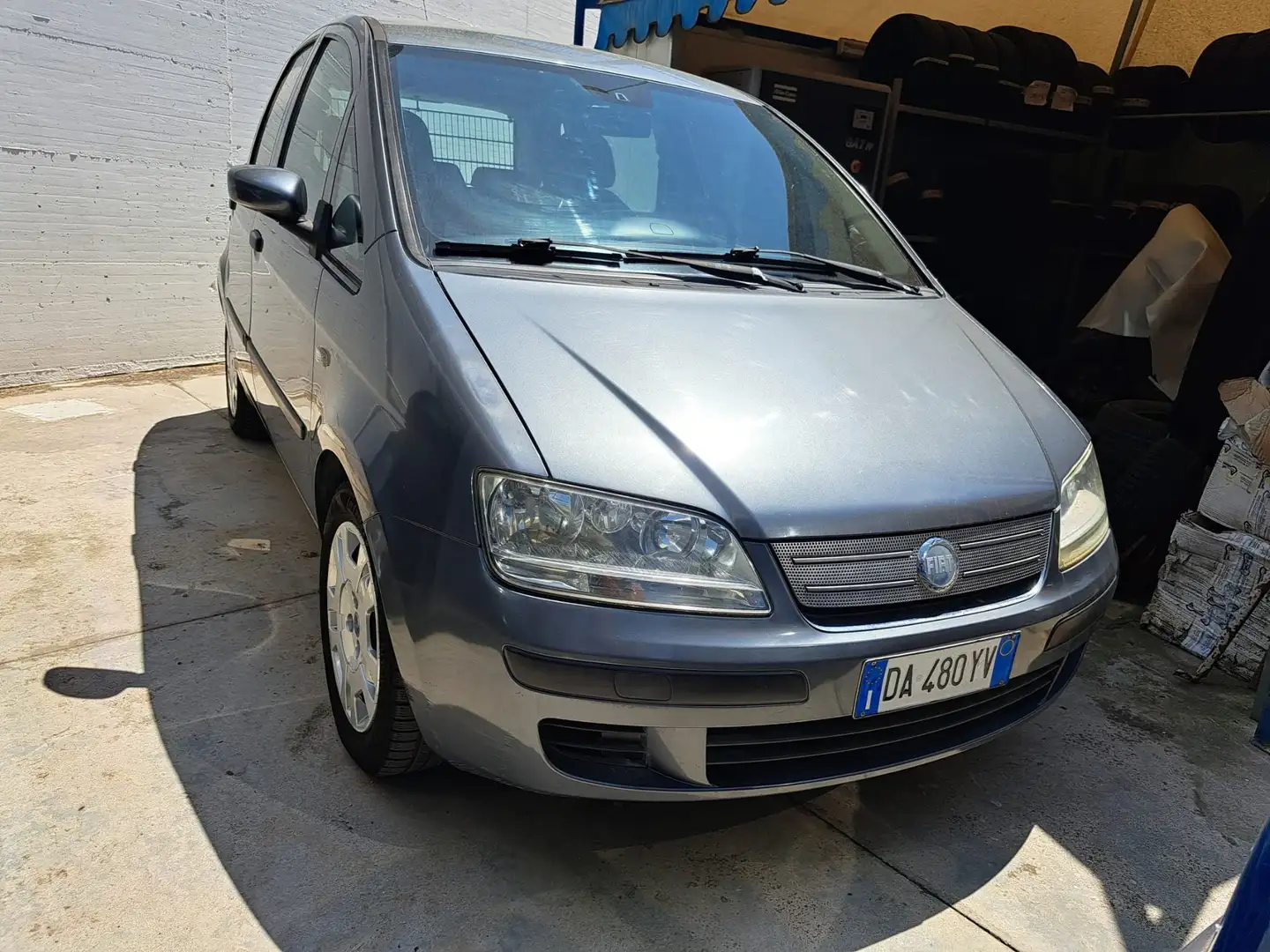 Fiat Idea 1.3 mjt 16v Dynamic 90cv Gris - 1
