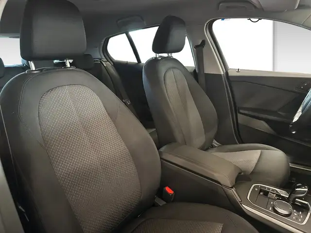 BMW 1 Series view 6