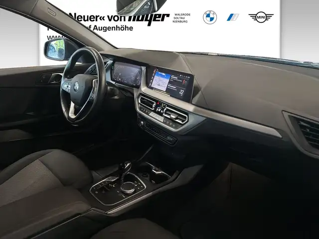 BMW 1 Series view 4