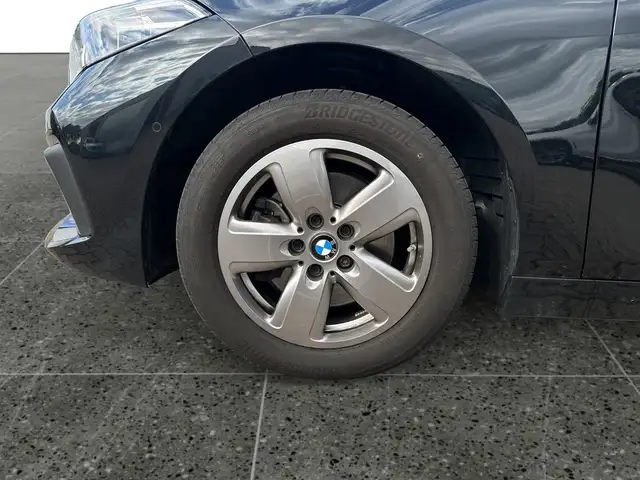 BMW 1 Series view 10