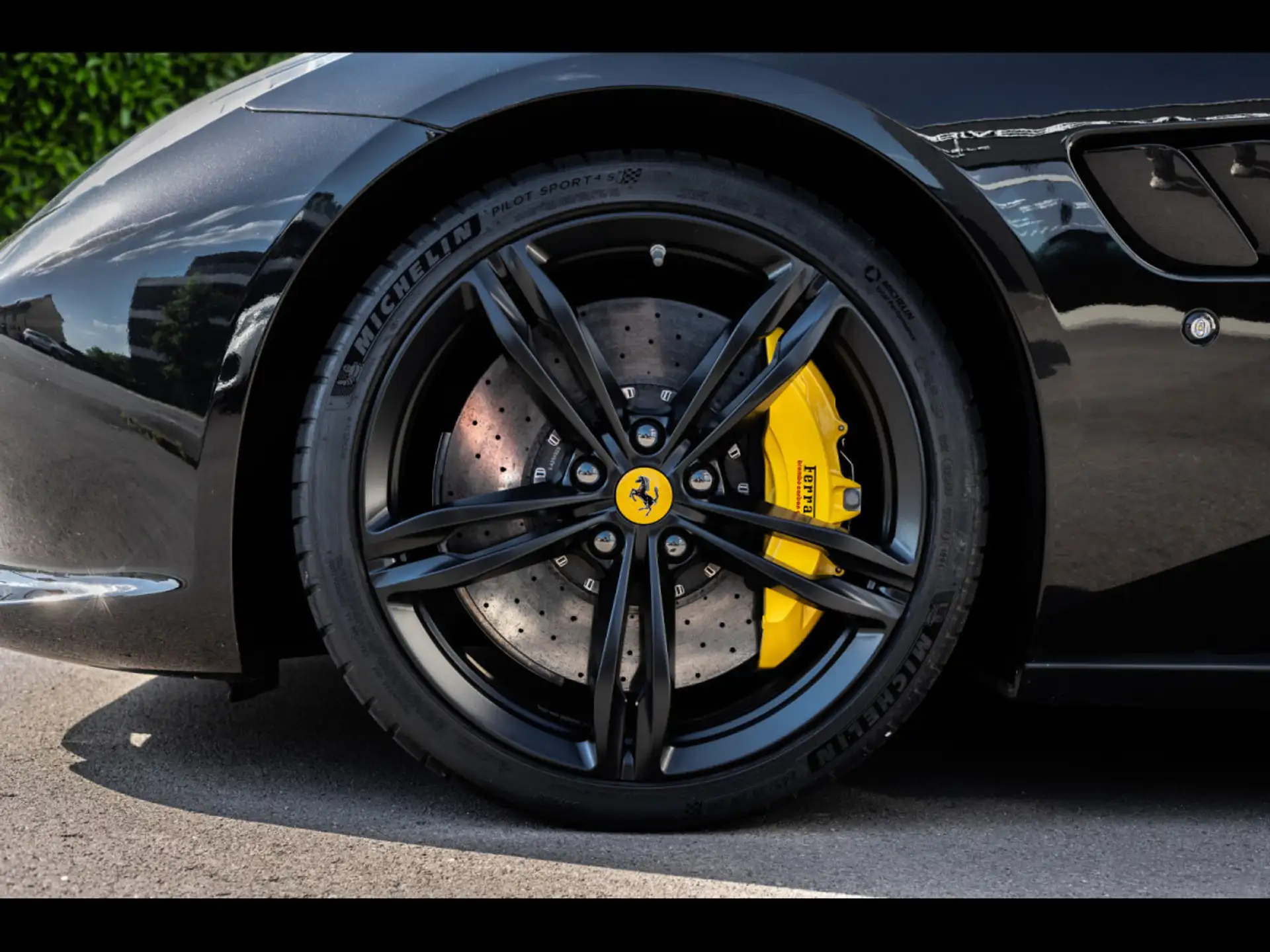페라리 GTC4 루쏘 2018 검정 사진 8