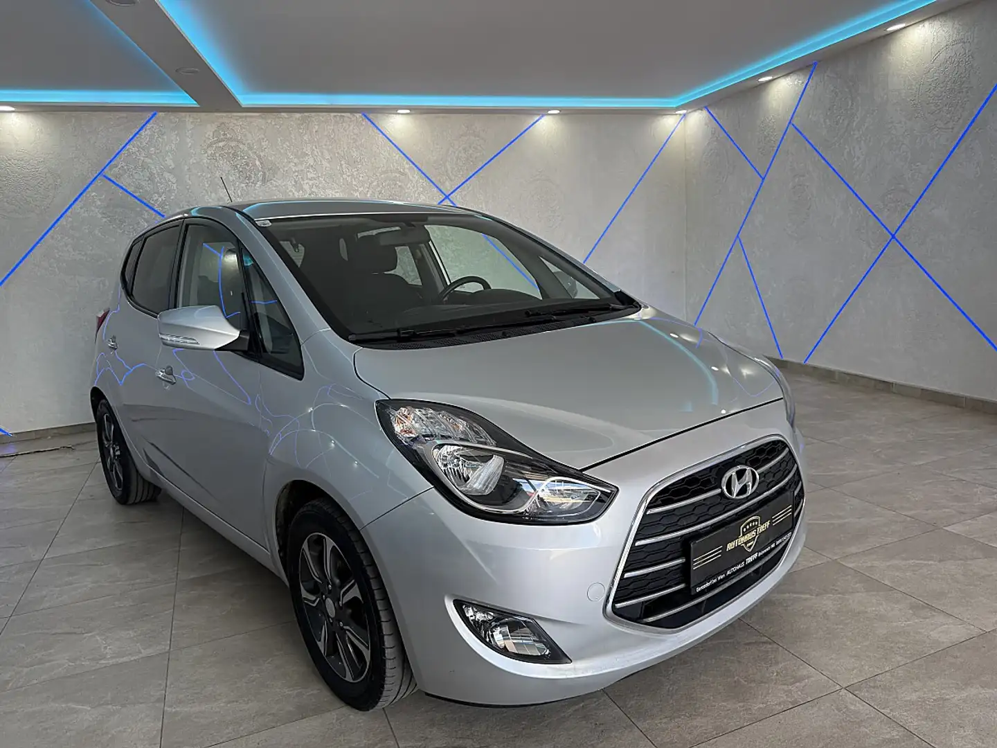 Hyundai iX20 1,4 CVVT GO!*KLIMAAUTOMATIK*TEMPOMAT*ALU* Silber - 1
