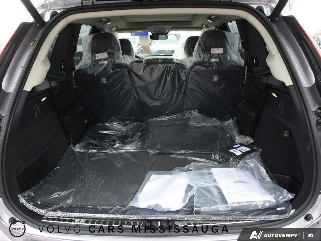 2026 Volvo XC90 B6 AWD Ultra Dark Theme 7-Seater thumb 11