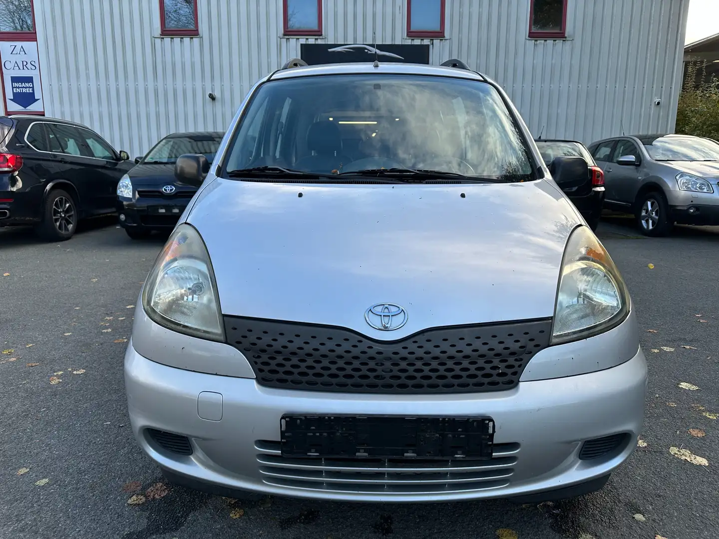 Toyota Yaris 1.3i 16v Linea Luna Gris - 2