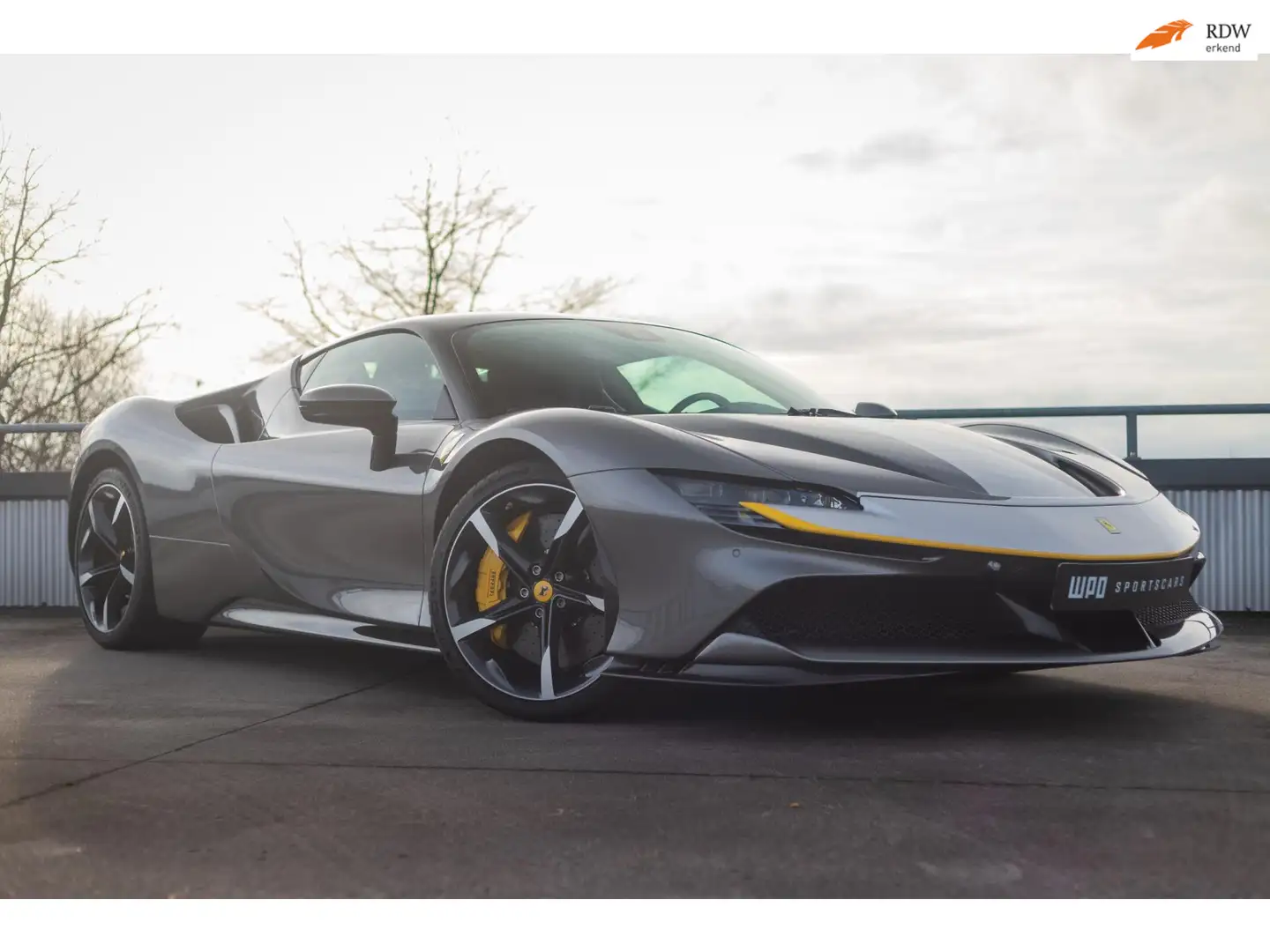 Ferrari SF90 Stradale 4.0 V8 Assetto Fiorano Grijs - 1