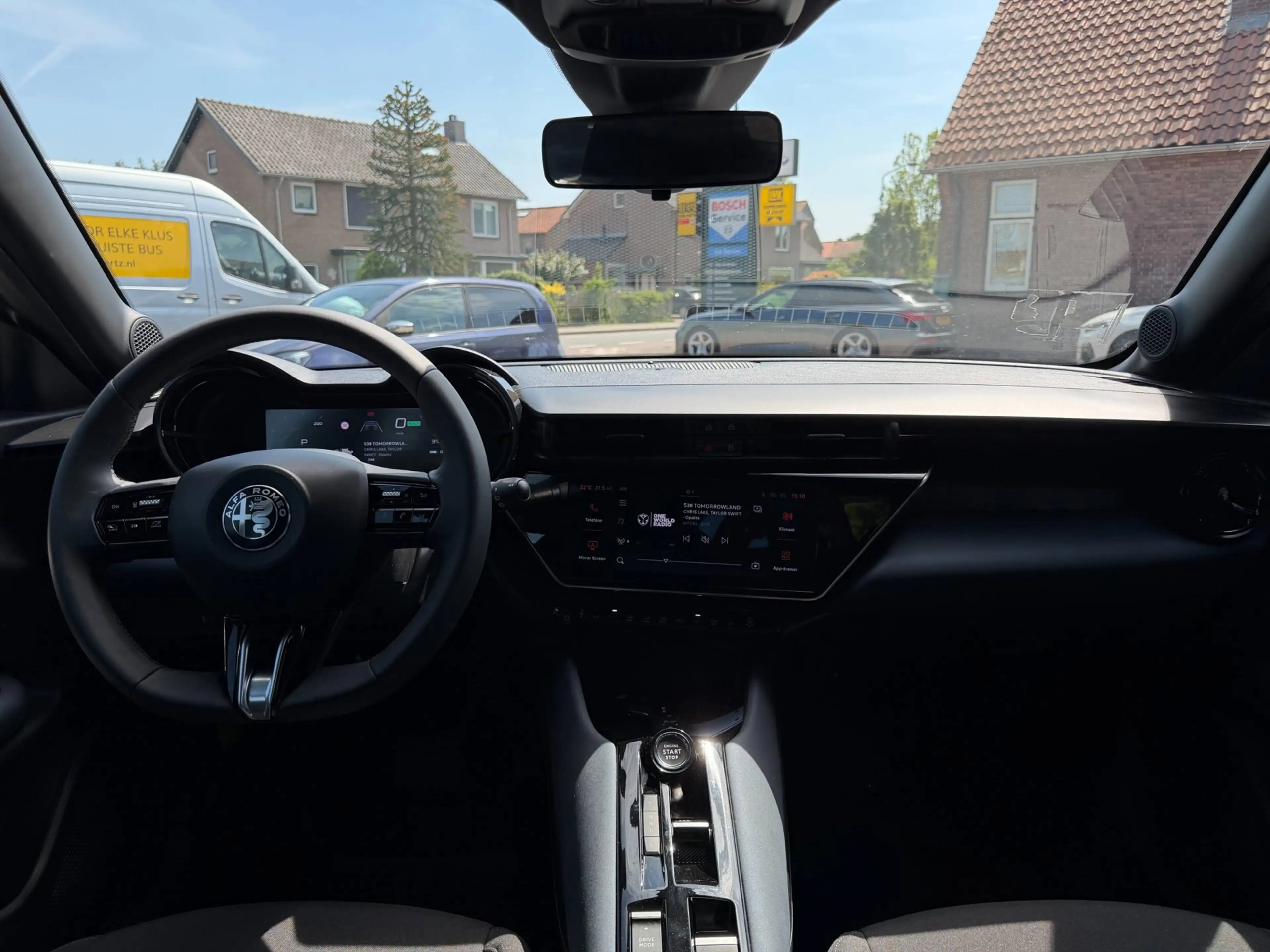 Alfa Romeo Junior Elettrica 54 kWh — photo 8