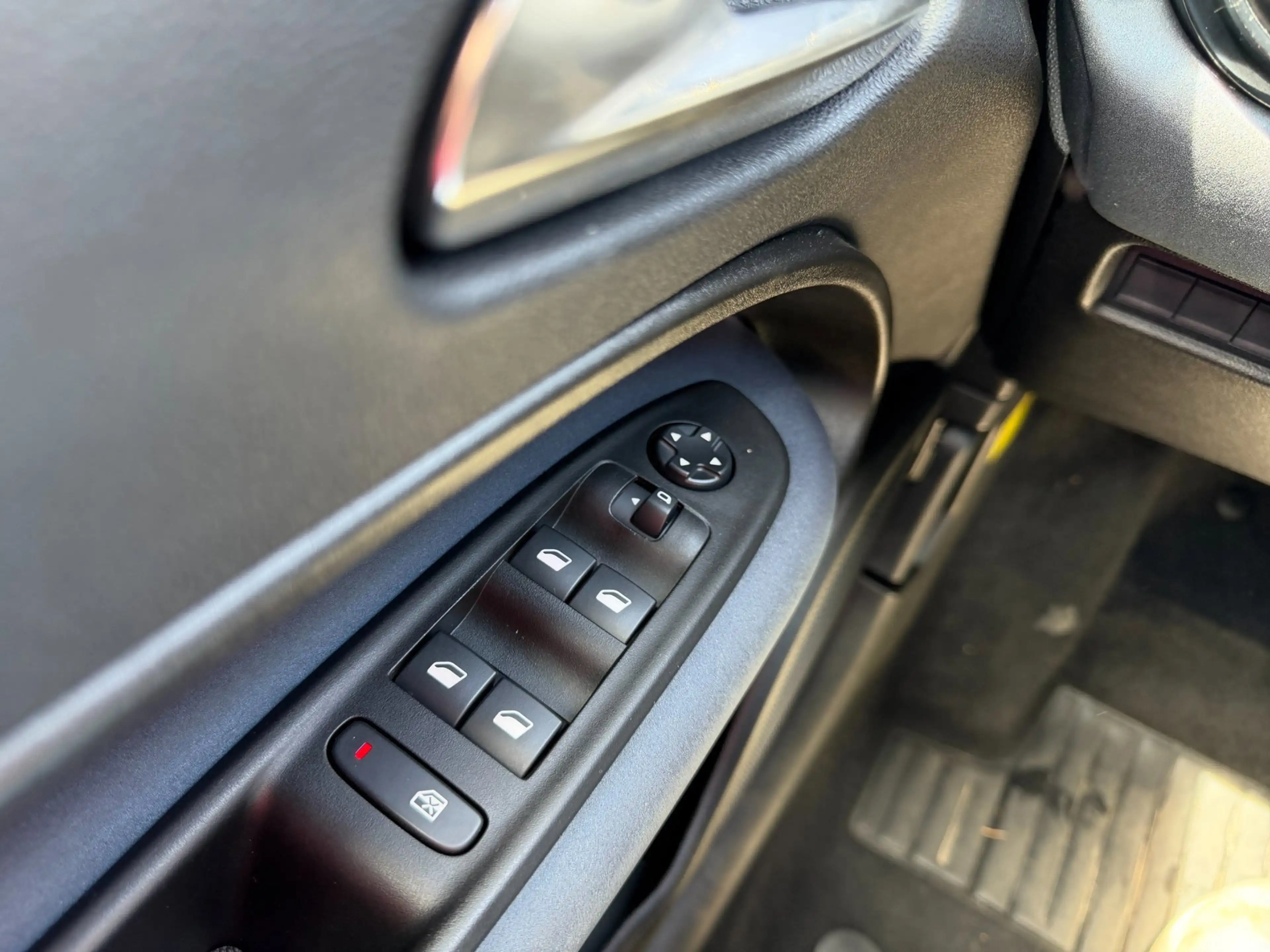 Alfa Romeo Junior Elettrica 54 kWh — photo 15