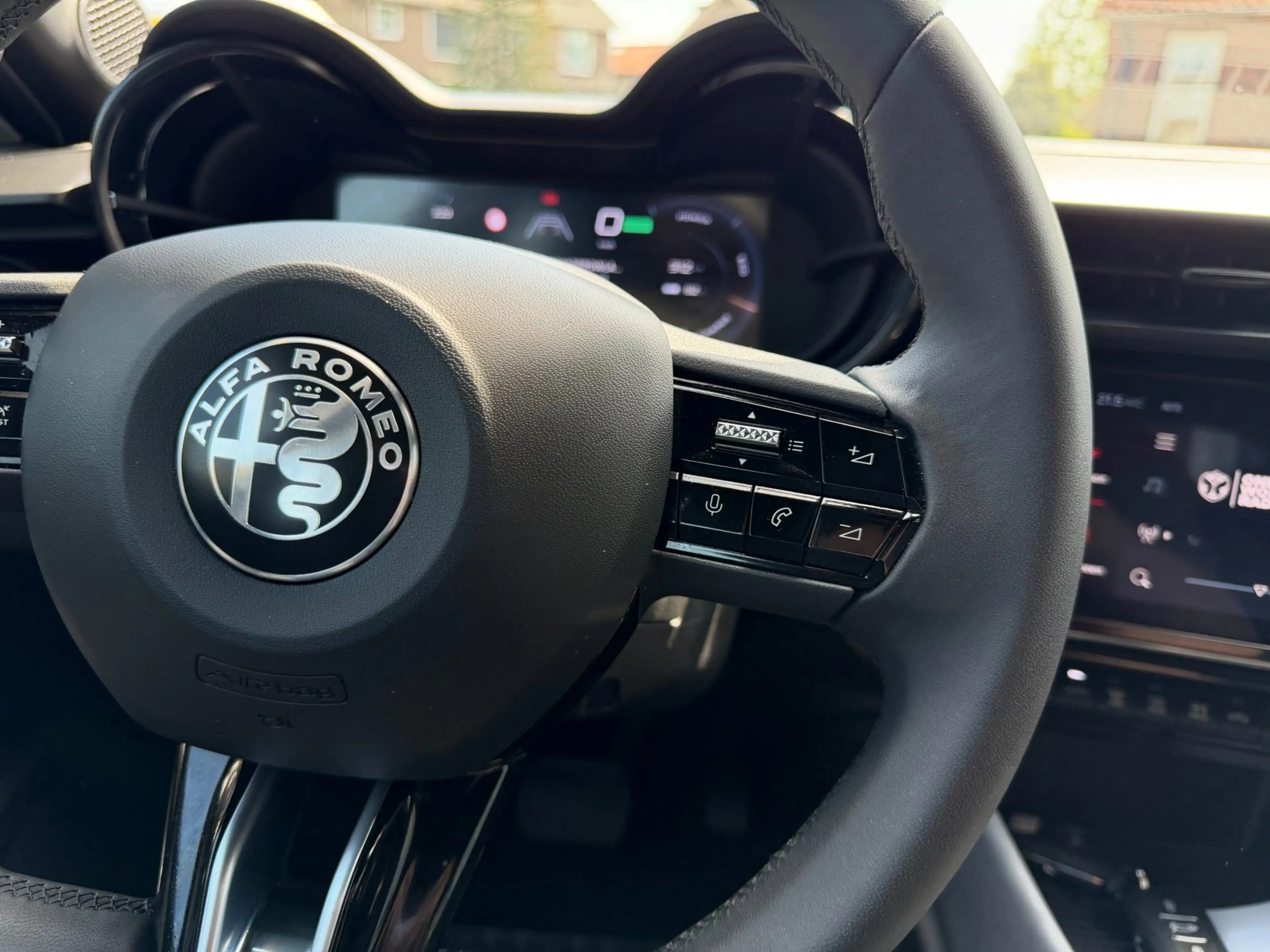 Alfa Romeo Junior Elettrica 54 kWh — photo 10