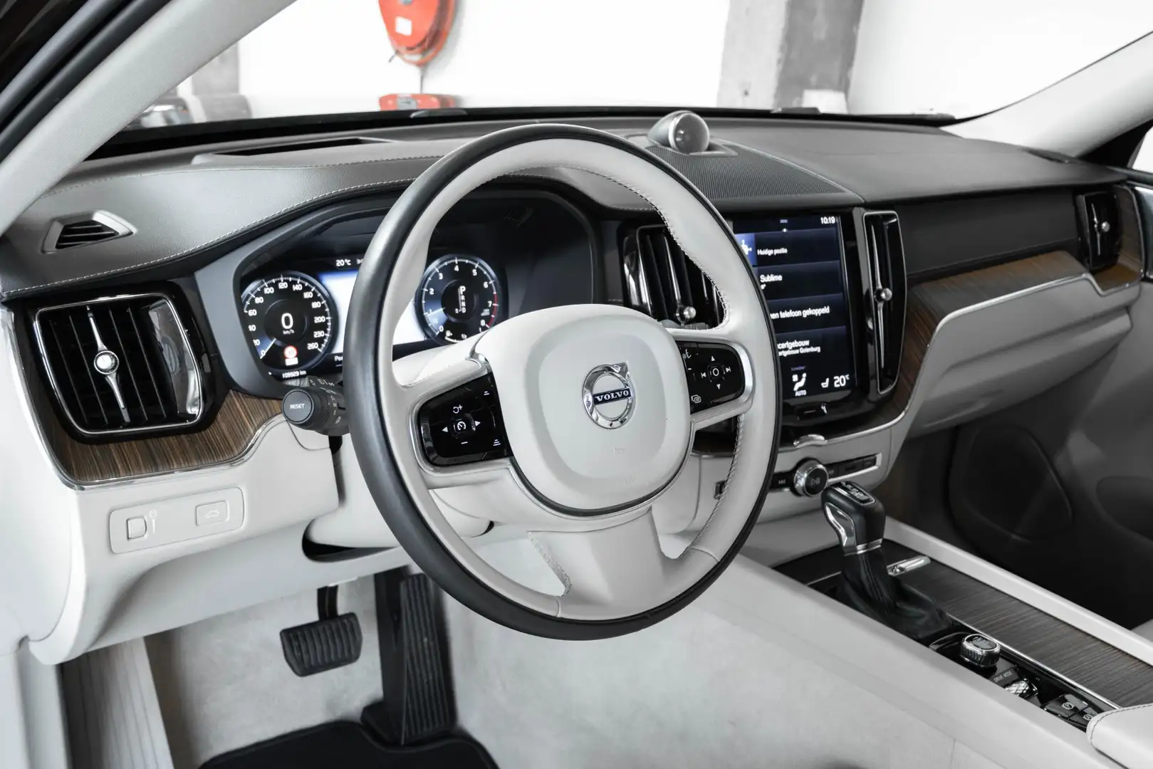 Volvo XC60 T5 Inscription | Luchtvering | Bowers & Wilkins Pr smeđa - 2
